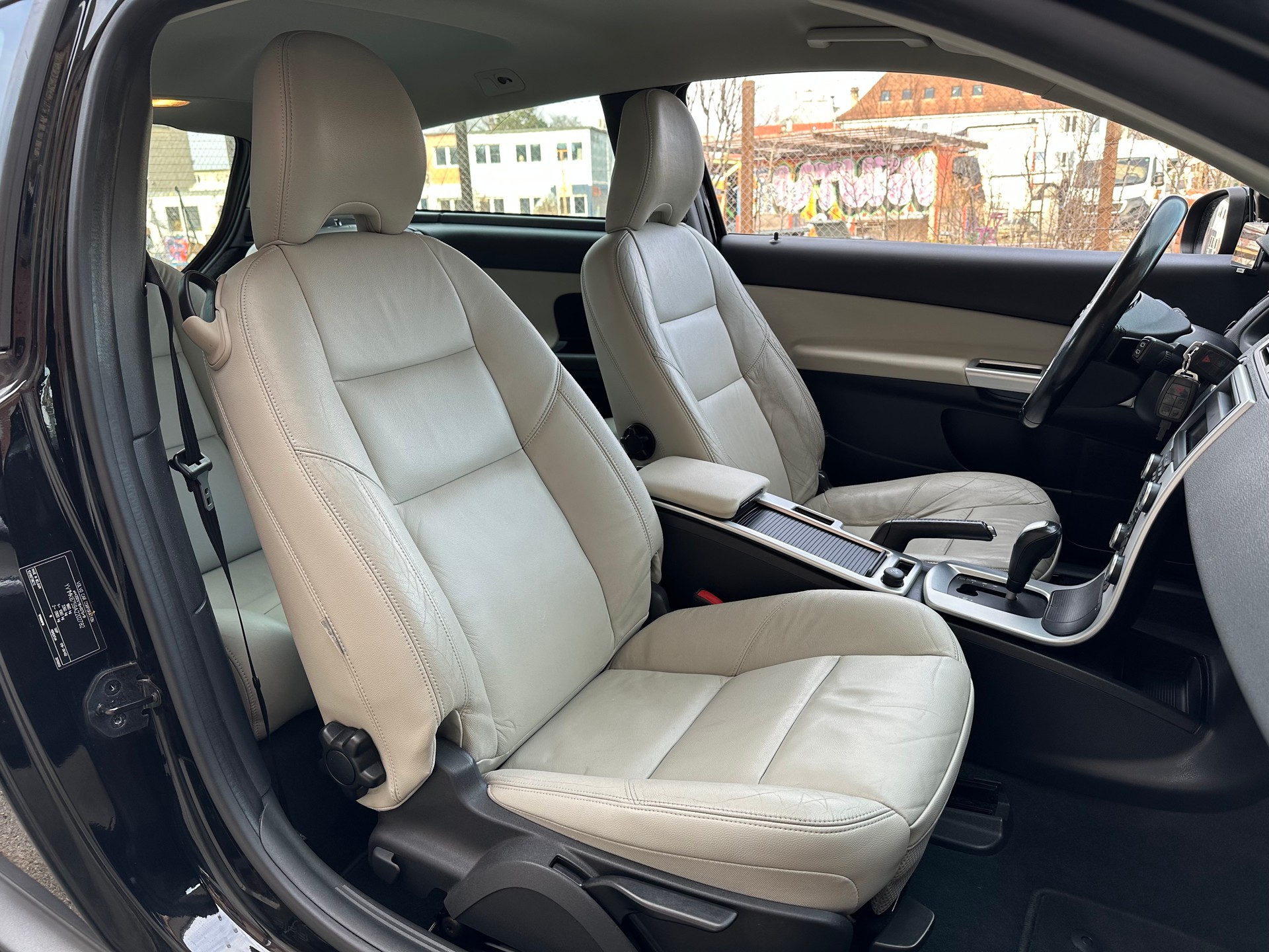 VOLVO C30 T5 Momentum Geartronic-image-14