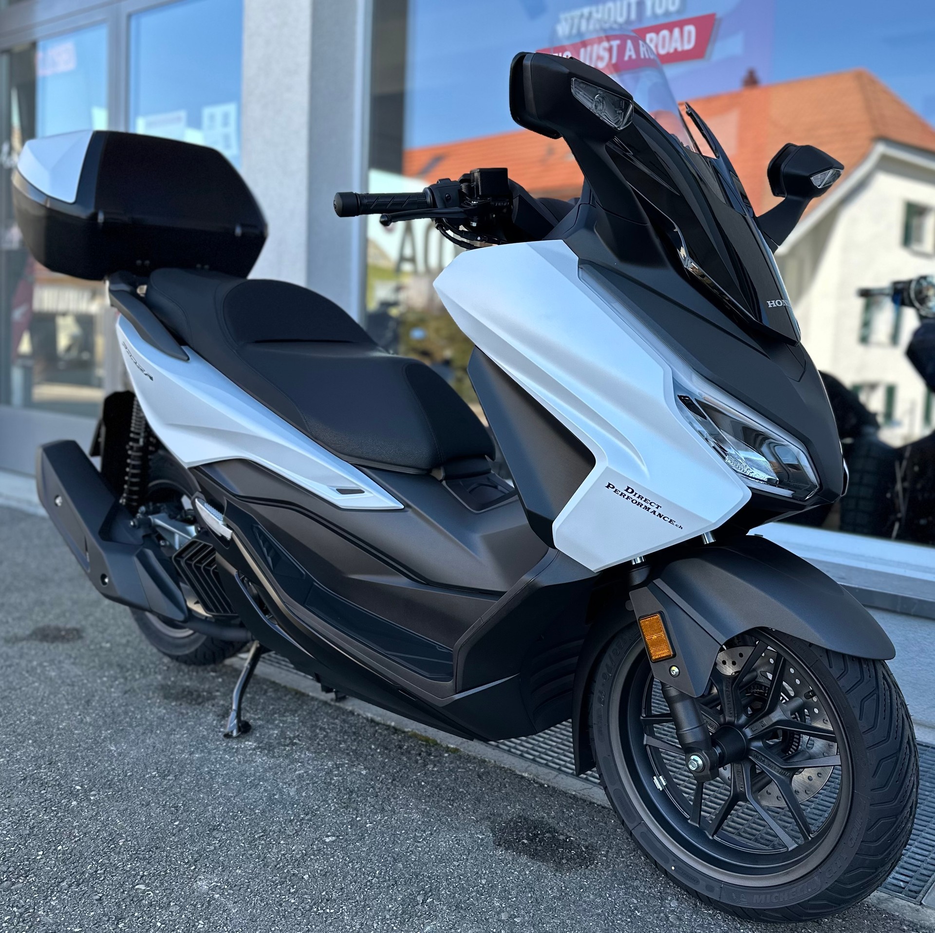 HONDA NSS 125 Forza Smart TopBox-image-9