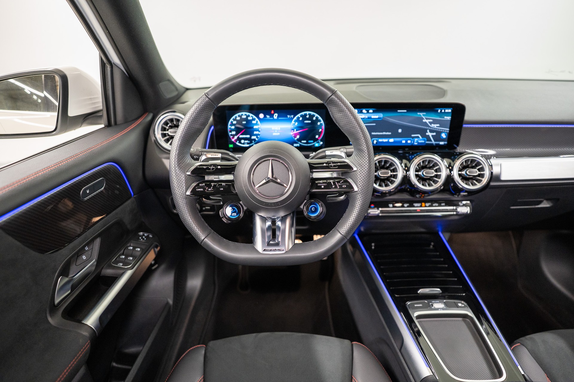 MERCEDES-BENZ GLB 35 AMG 4matic / Facelift / Ambiente-Beleuchtung / Rückfahrkamera-image-15