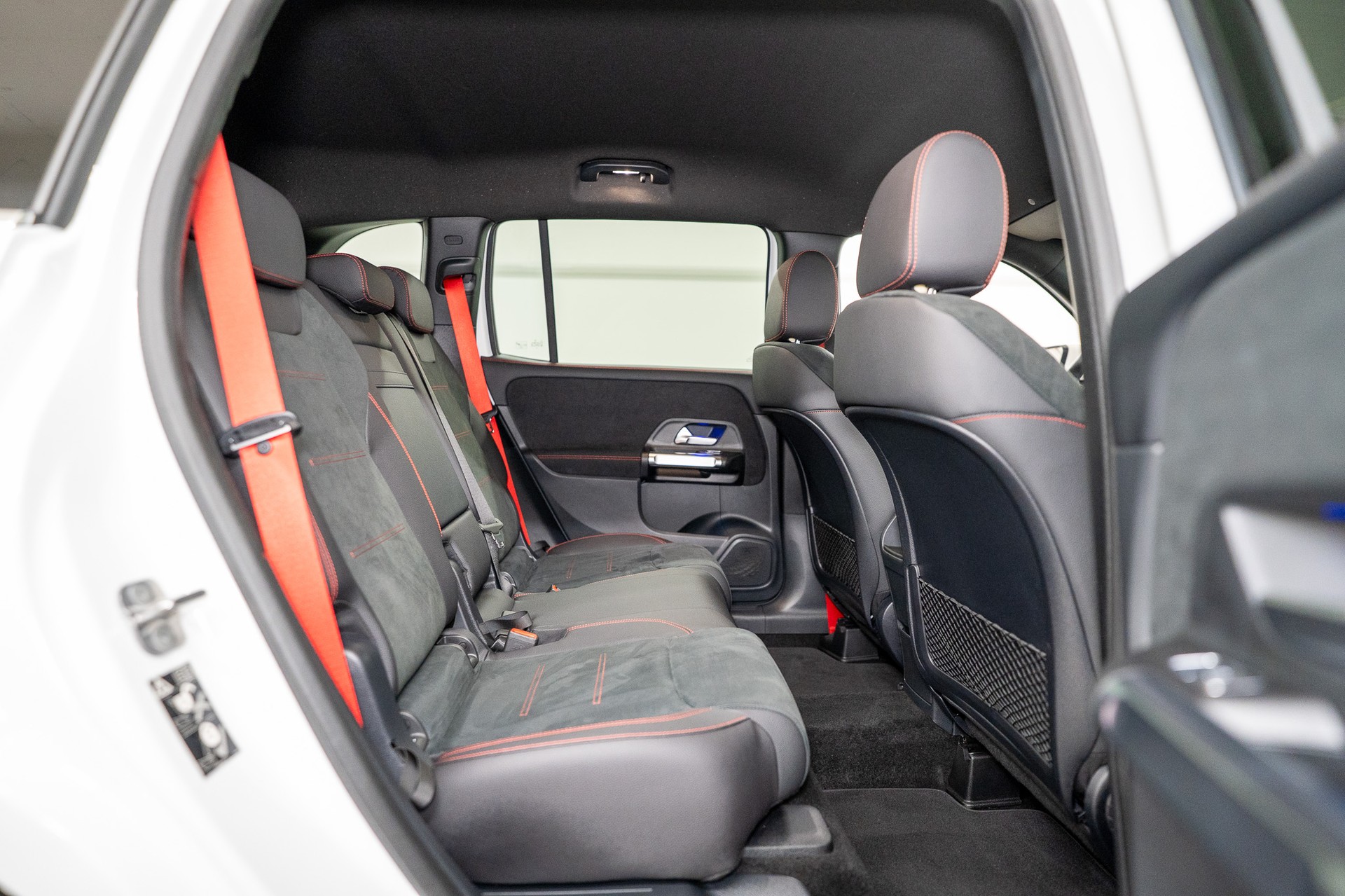 MERCEDES-BENZ GLB 35 AMG 4matic / Facelift / Ambiente-Beleuchtung / Rückfahrkamera-image-13