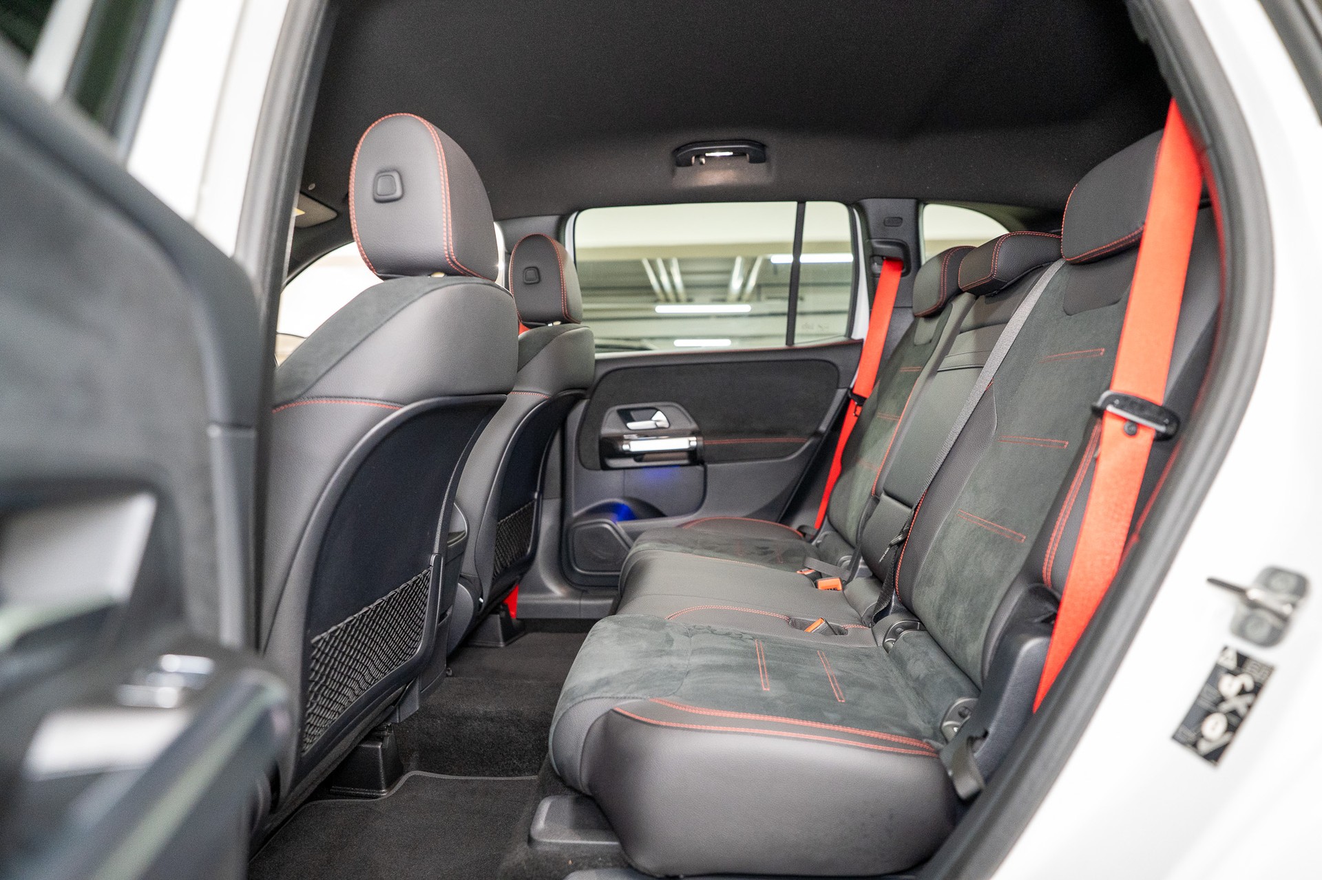 MERCEDES-BENZ GLB 35 AMG 4matic / Facelift / Ambiente-Beleuchtung / Rückfahrkamera-image-12