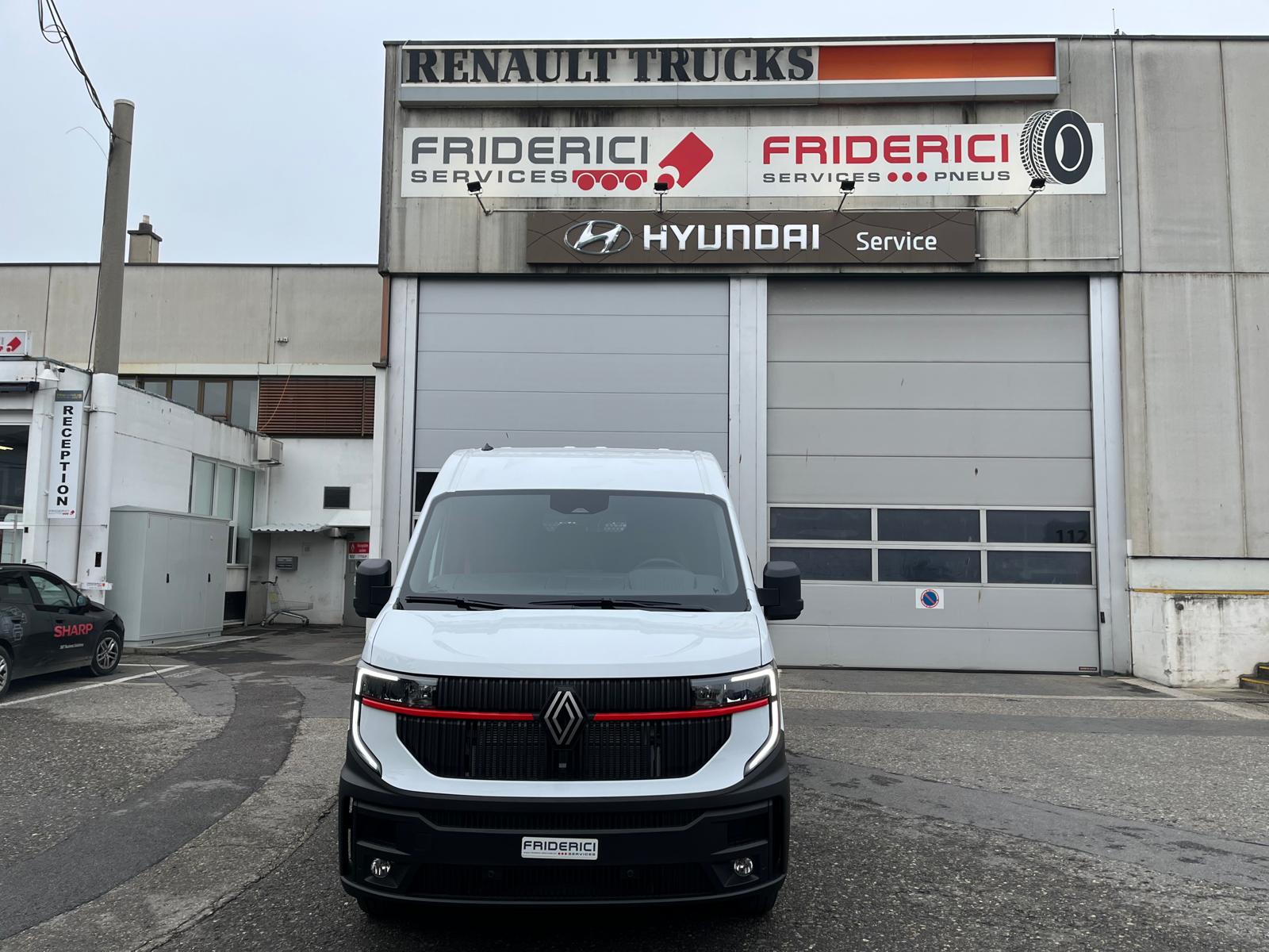 RENAULT MASTER RED L3H2-showroom-element-2
