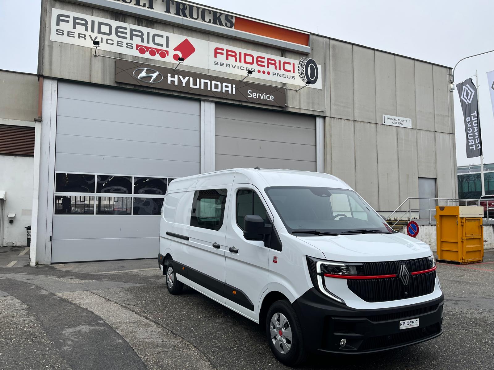 RENAULT MASTER RED L3H2-showroom-element-3