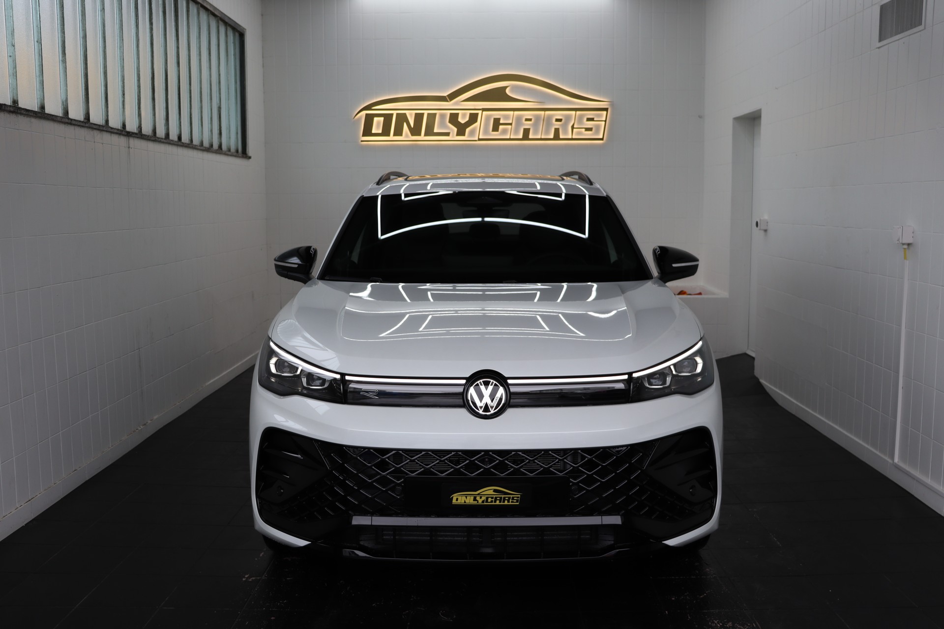 VW Tiguan 2.0 TDI SCR R-Line 4Motion DSG-showroom-element-1