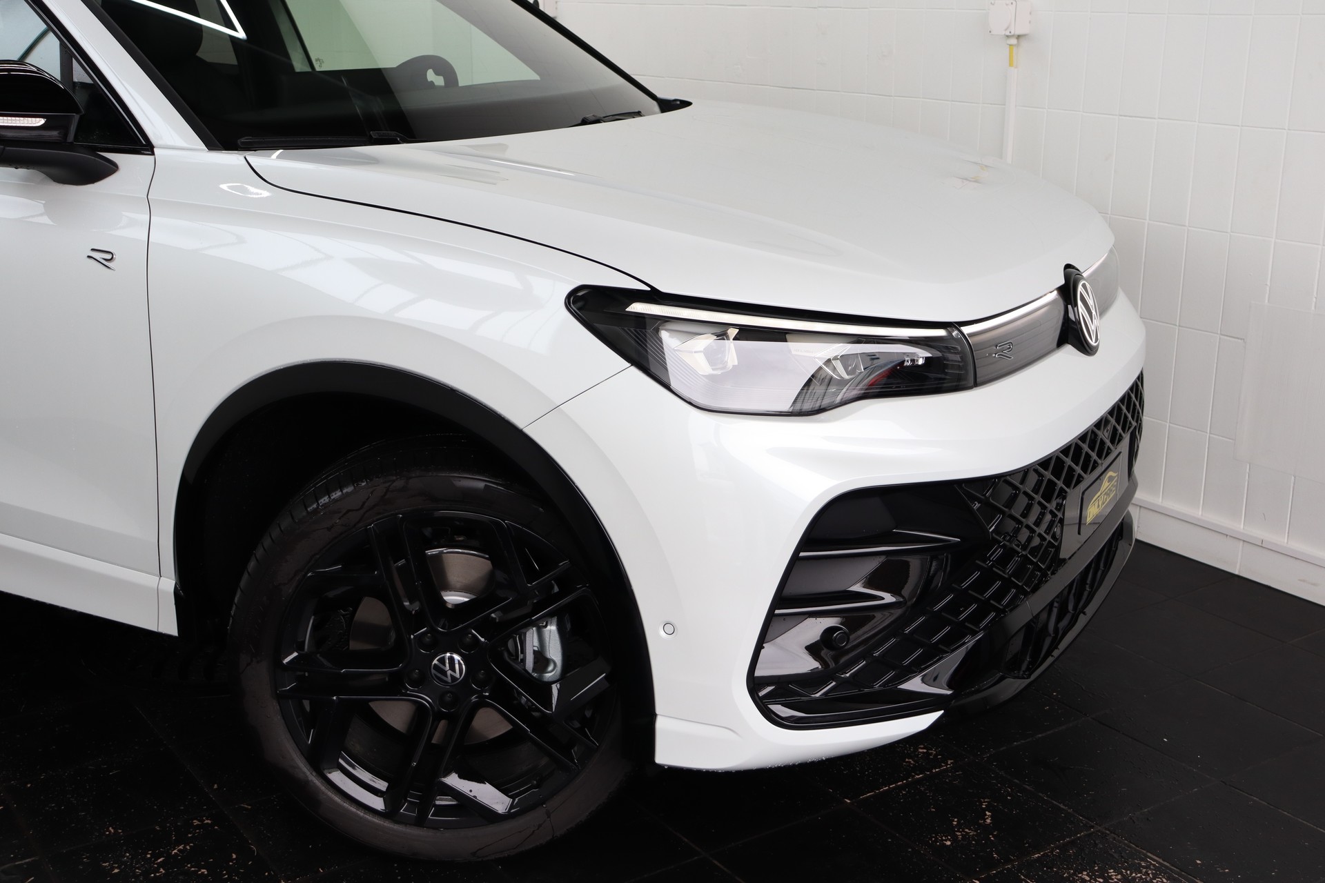 VW Tiguan 2.0 TDI SCR R-Line 4Motion DSG-showroom-element-2