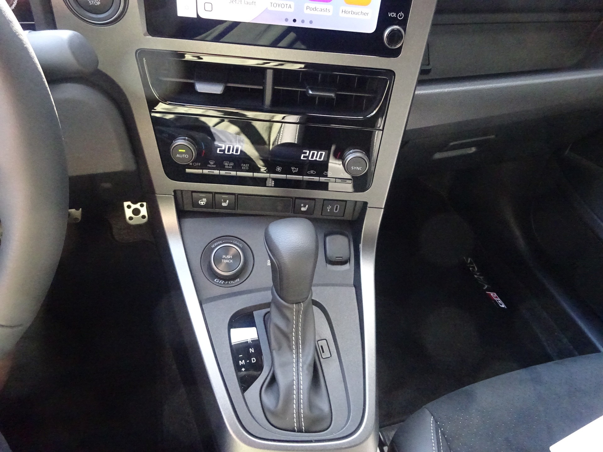 TOYOTA Yaris 1.6 GR Sport A-image-15