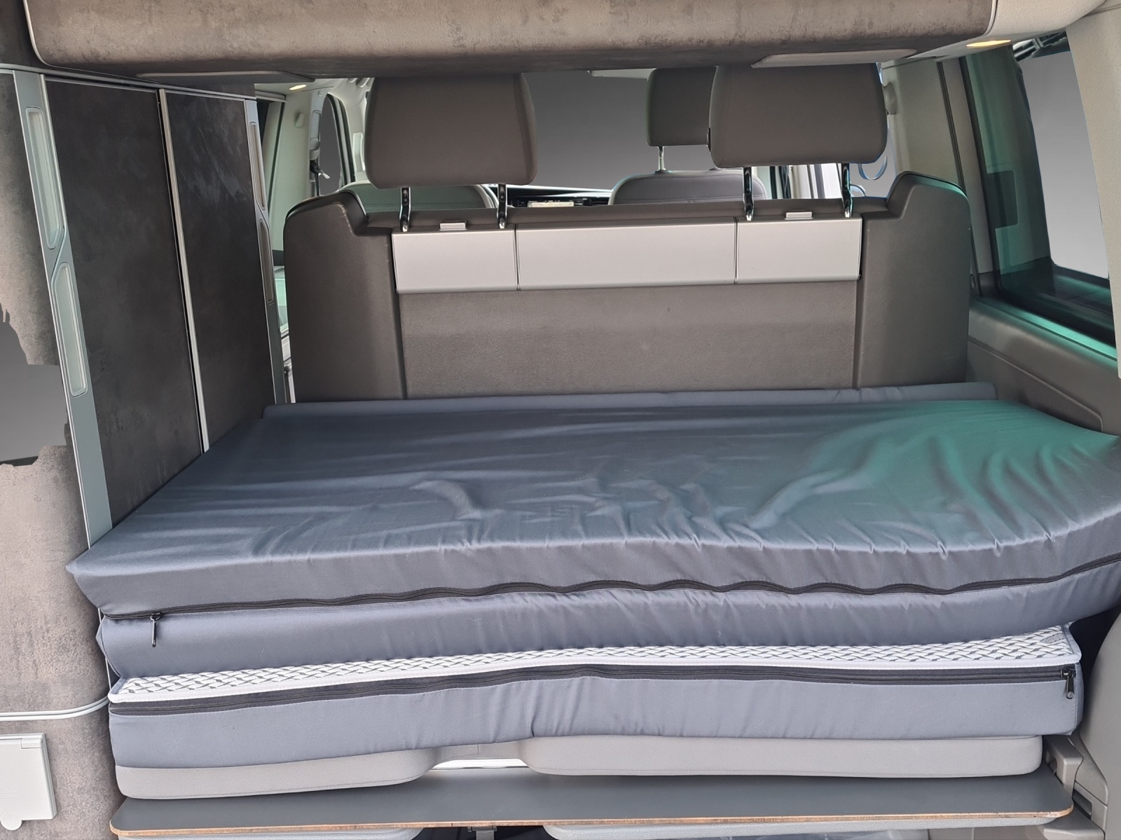 VW T6.1 California 2.0 TDI Ocean Edition Liberty 4Motion DSG-image-9