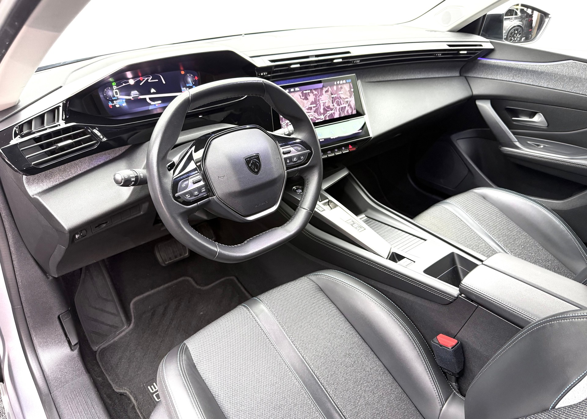 PEUGEOT 308 1.2 Pure Tech Allure EAT8-image-6