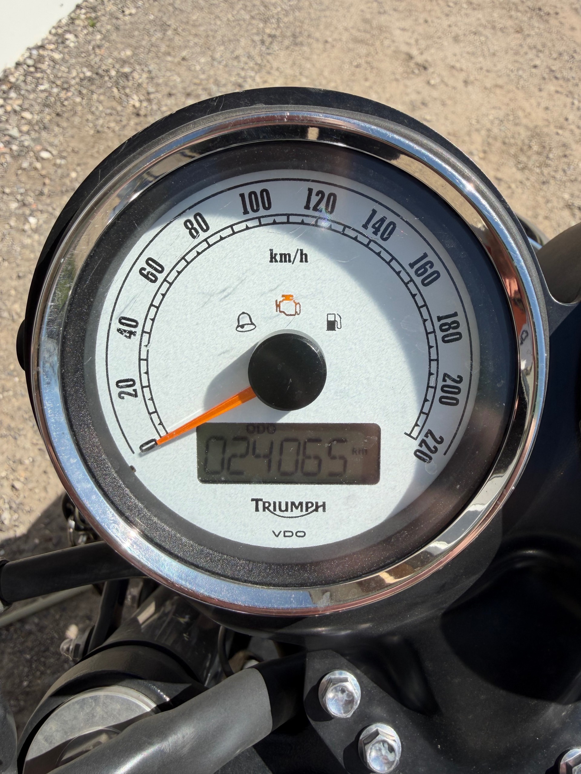 TRIUMPH Thruxton 900 i-image-1