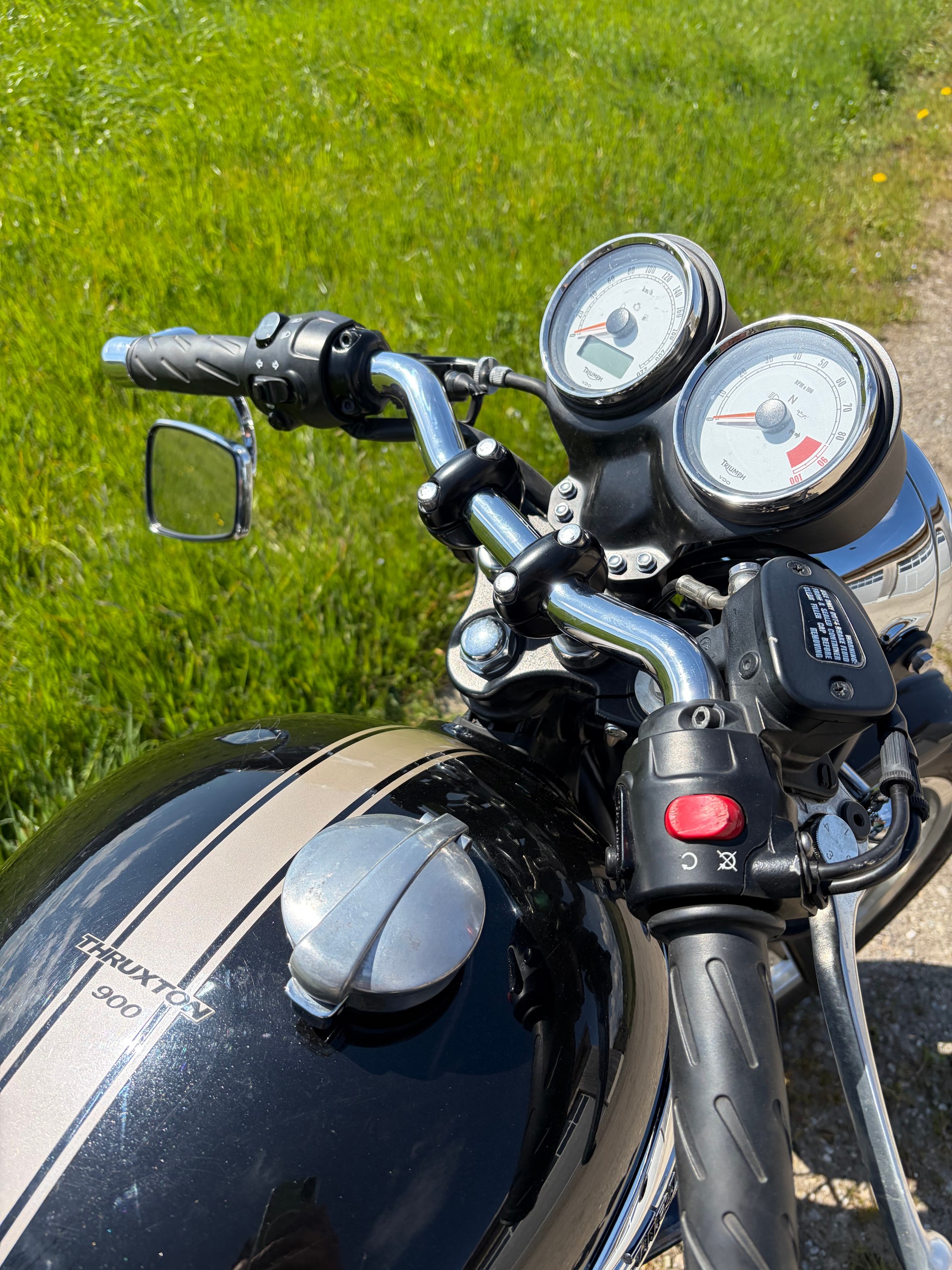 TRIUMPH Thruxton 900 i-image-3