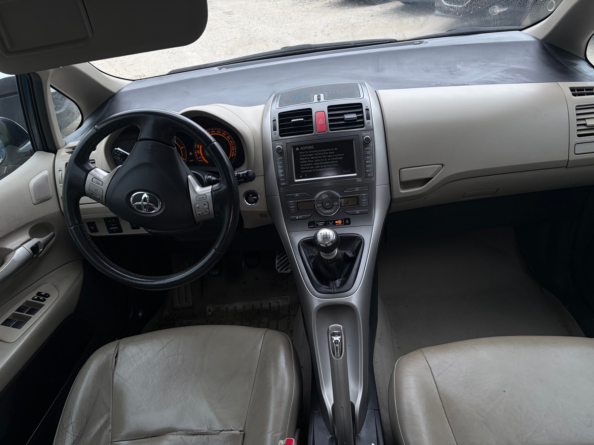 TOYOTA Auris 2.2 D-4D CleanPower Linea Sol Premium-image-2