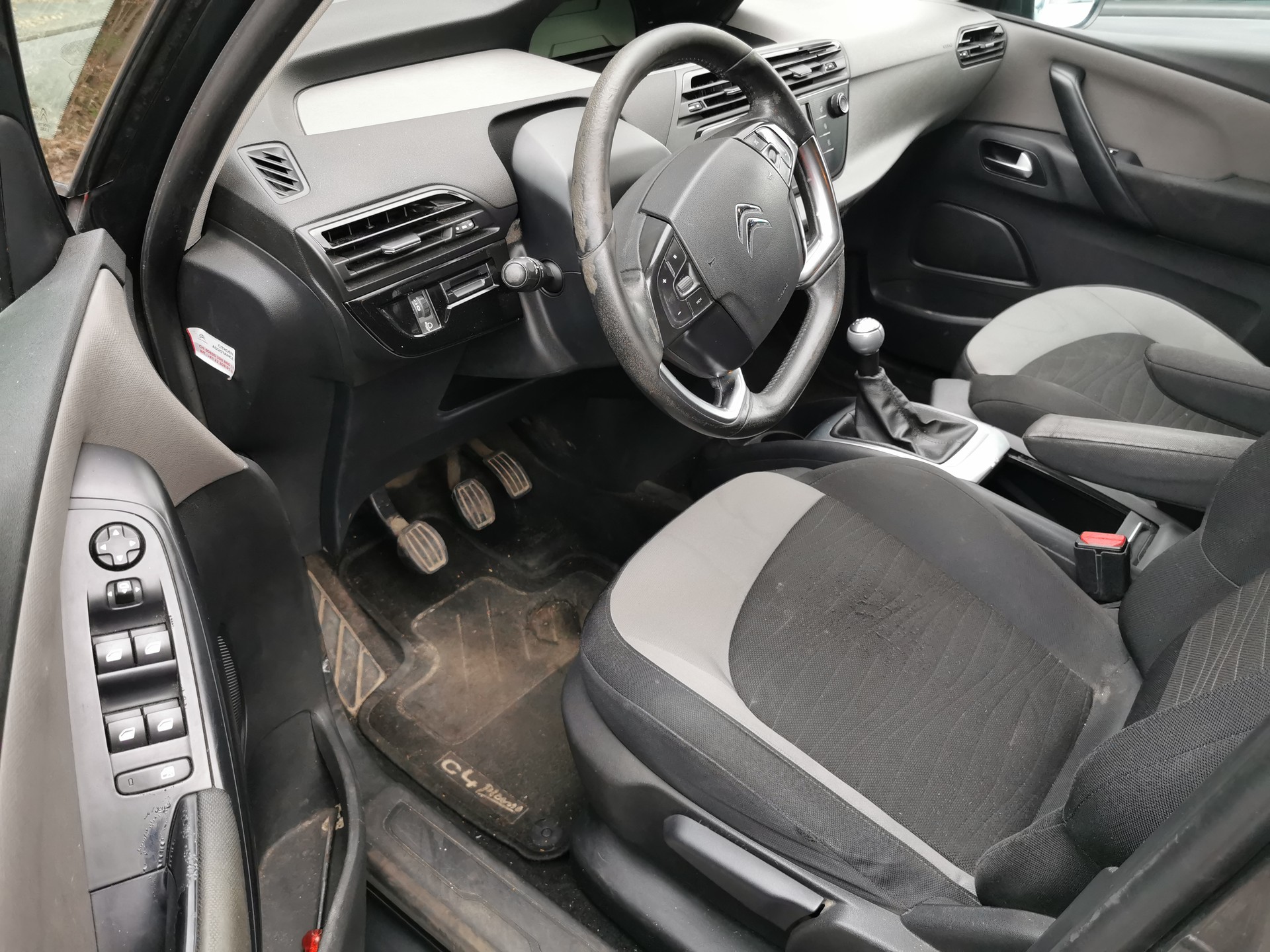CITROEN C4 Picasso 1.6i 16V Attraction-image-6