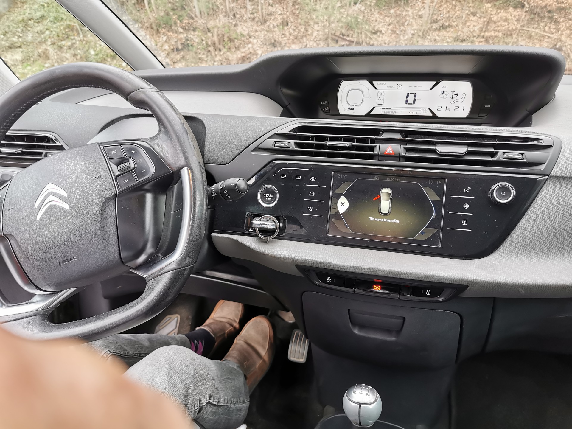 CITROEN C4 Picasso 1.6i 16V Attraction-image-9