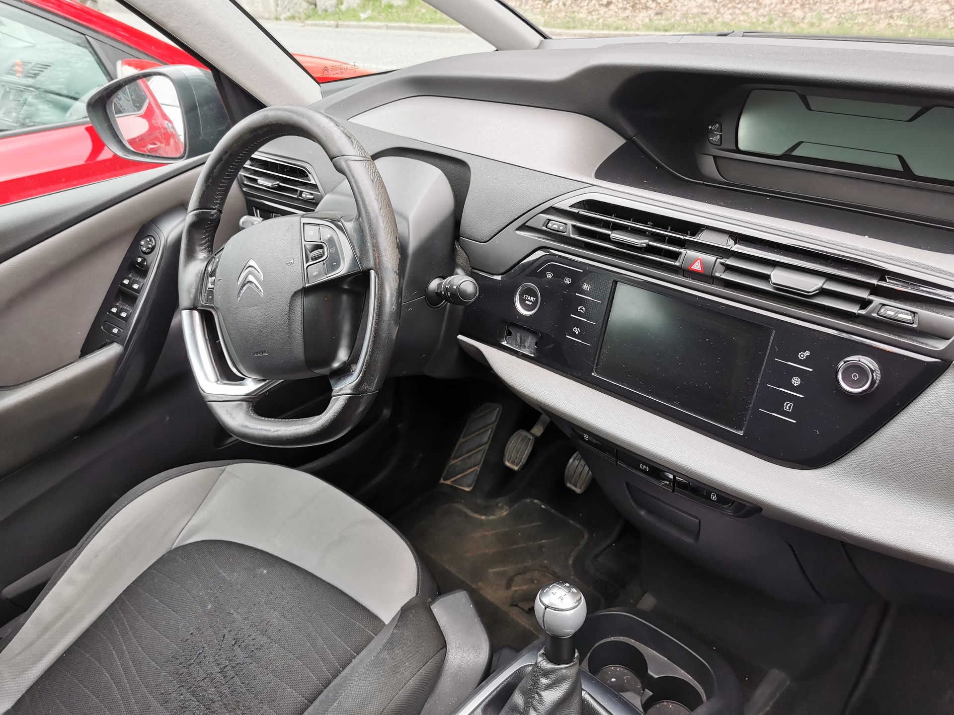 CITROEN C4 Picasso 1.6i 16V Attraction-image-8