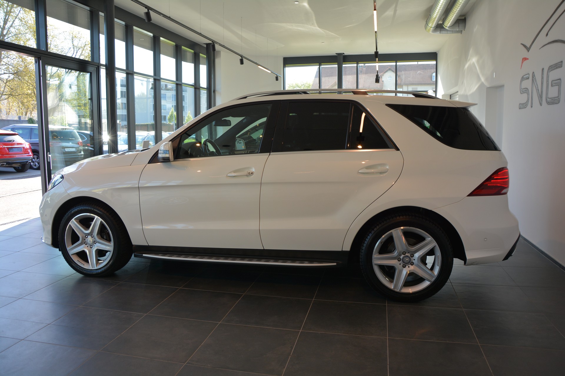 MERCEDES-BENZ GLE 350 d 4Matic 9G-Tronic AMG-Line-showroom-element-2