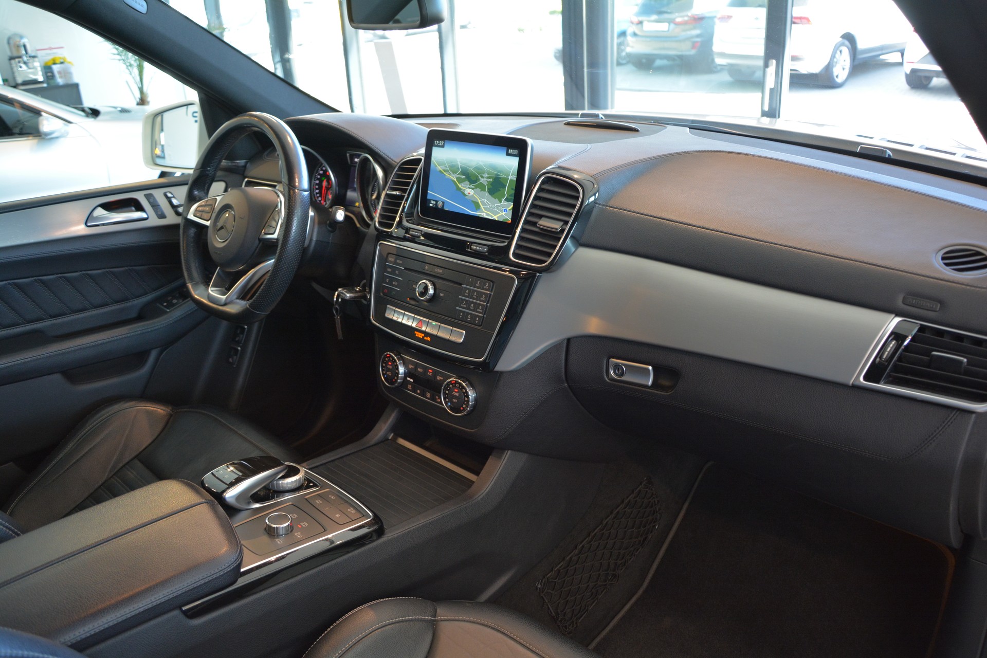 MERCEDES-BENZ GLE 350 d 4Matic 9G-Tronic AMG-Line-image-12