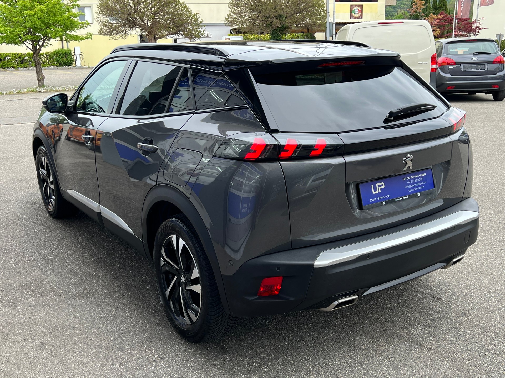 PEUGEOT 2008 1.2 PureTech 130 GT Line-image-6