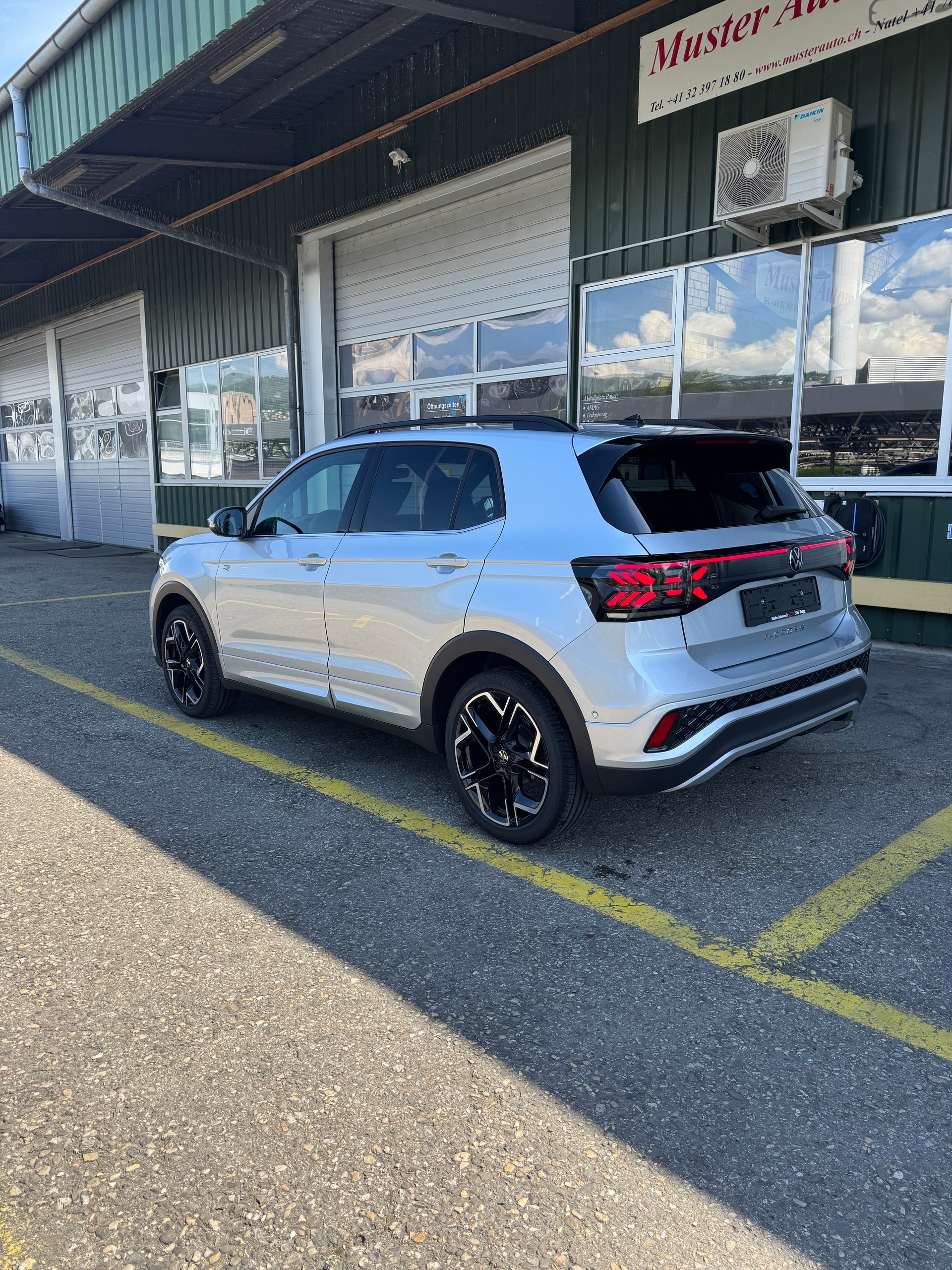VW T-Cross 1.0 TSI EVO R-Line Aussen und Innen DSG 115 PS mit 41 % Rabatt !-showroom-element-1