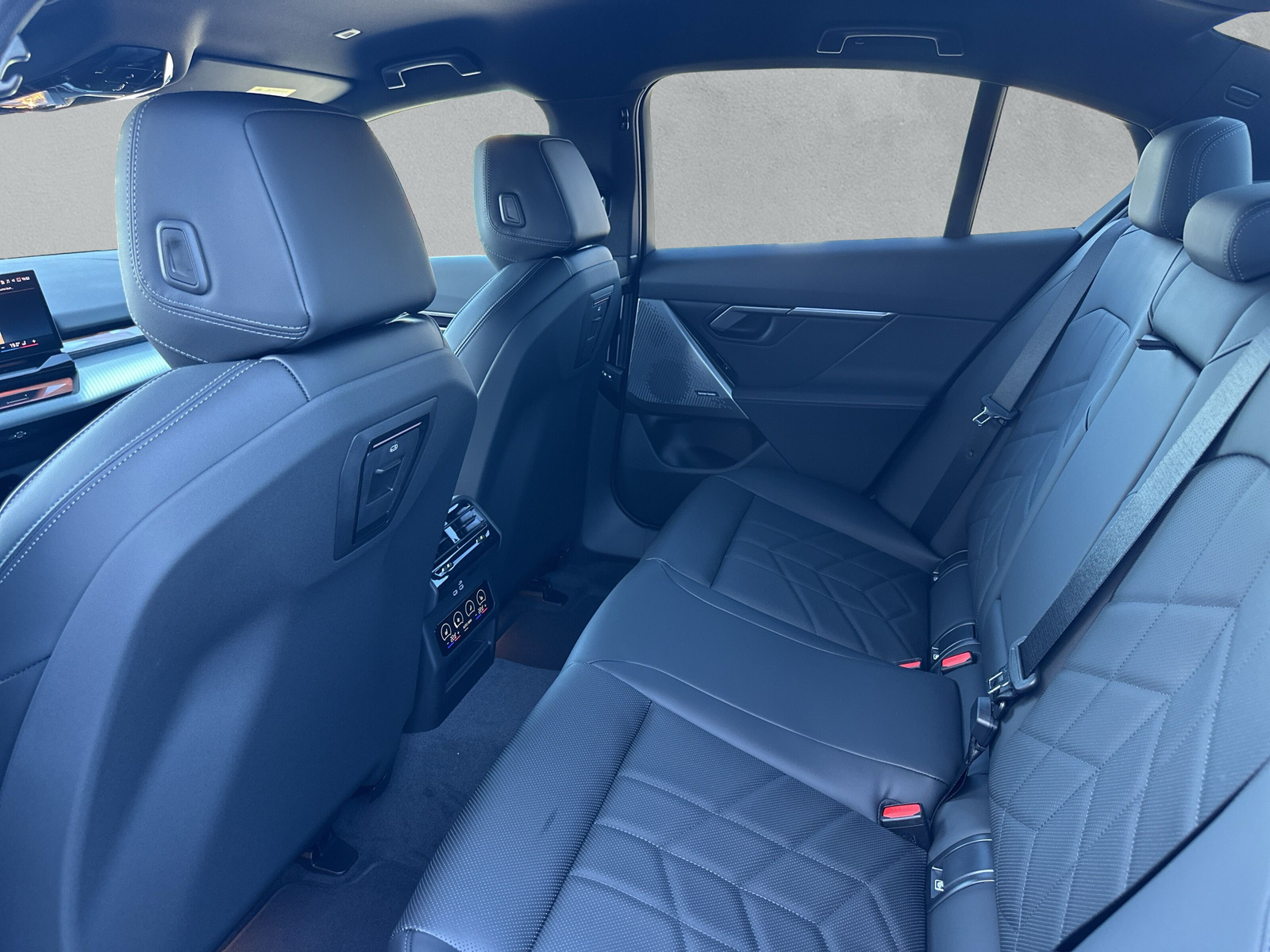BMW 540d xDrive 48V M Sport Steptronic **Action de leasing à 1.9%**-image-11