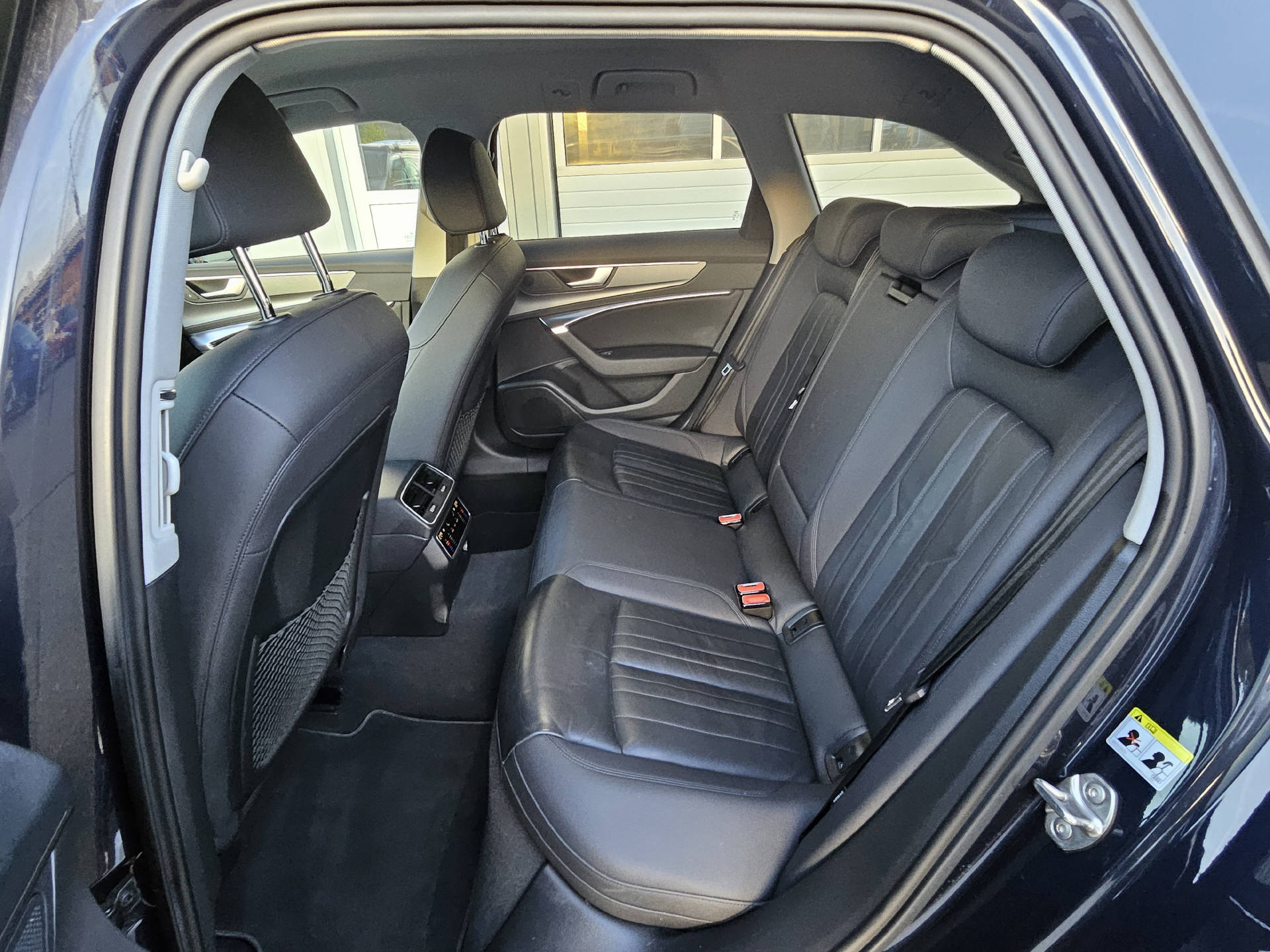 AUDI A6 Avant 2.0 40 TDI Attraction quattro S-Tronic * 8-fach bereift *-image-15