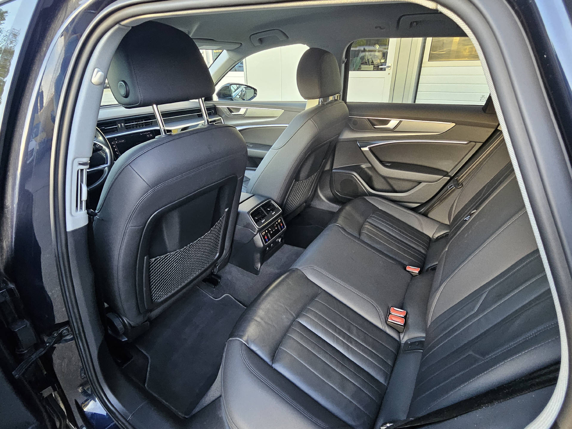 AUDI A6 Avant 2.0 40 TDI Attraction quattro S-Tronic * 8-fach bereift *-image-16