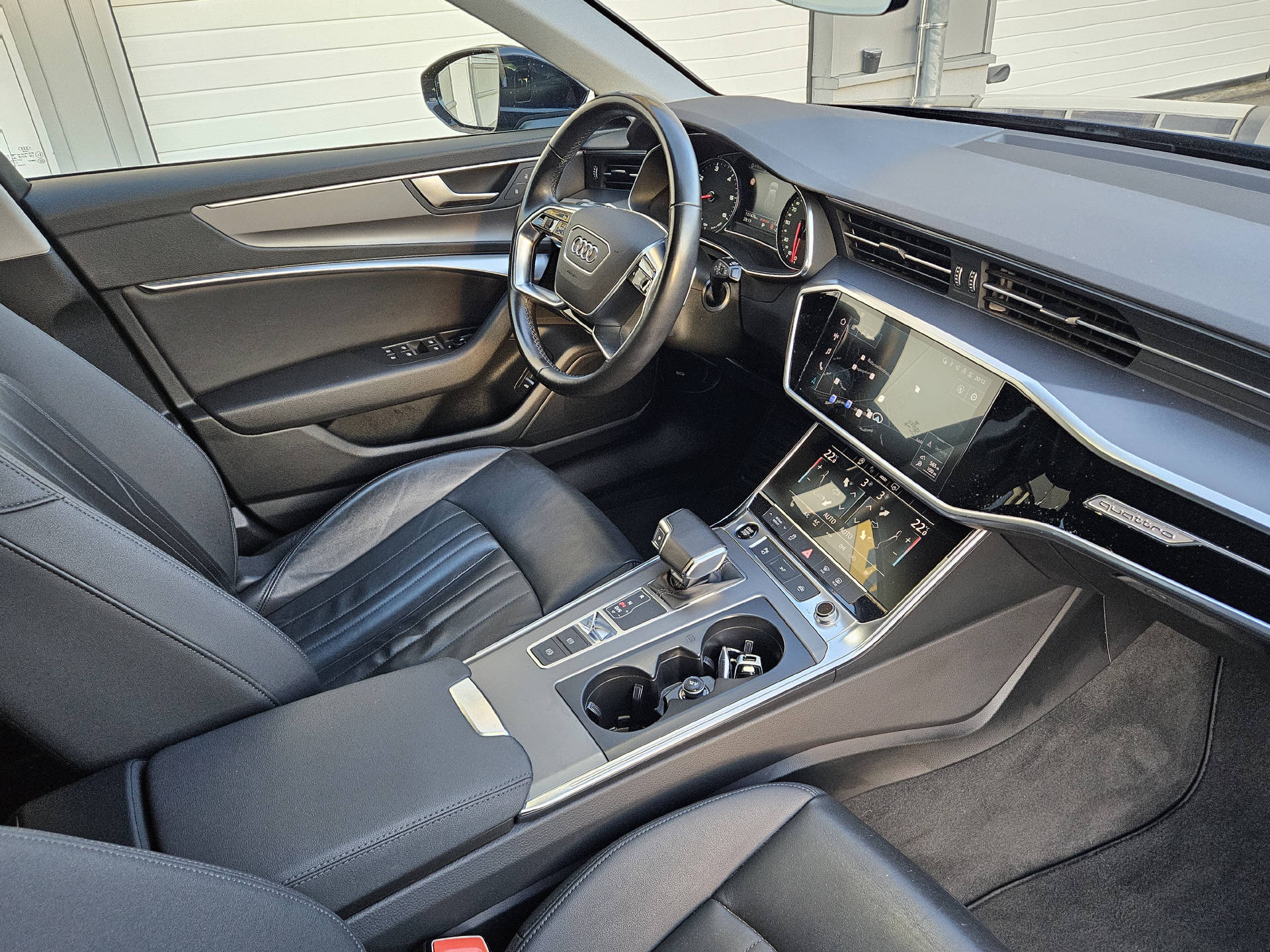 AUDI A6 Avant 2.0 40 TDI Attraction quattro S-Tronic * 8-fach bereift *-image-19