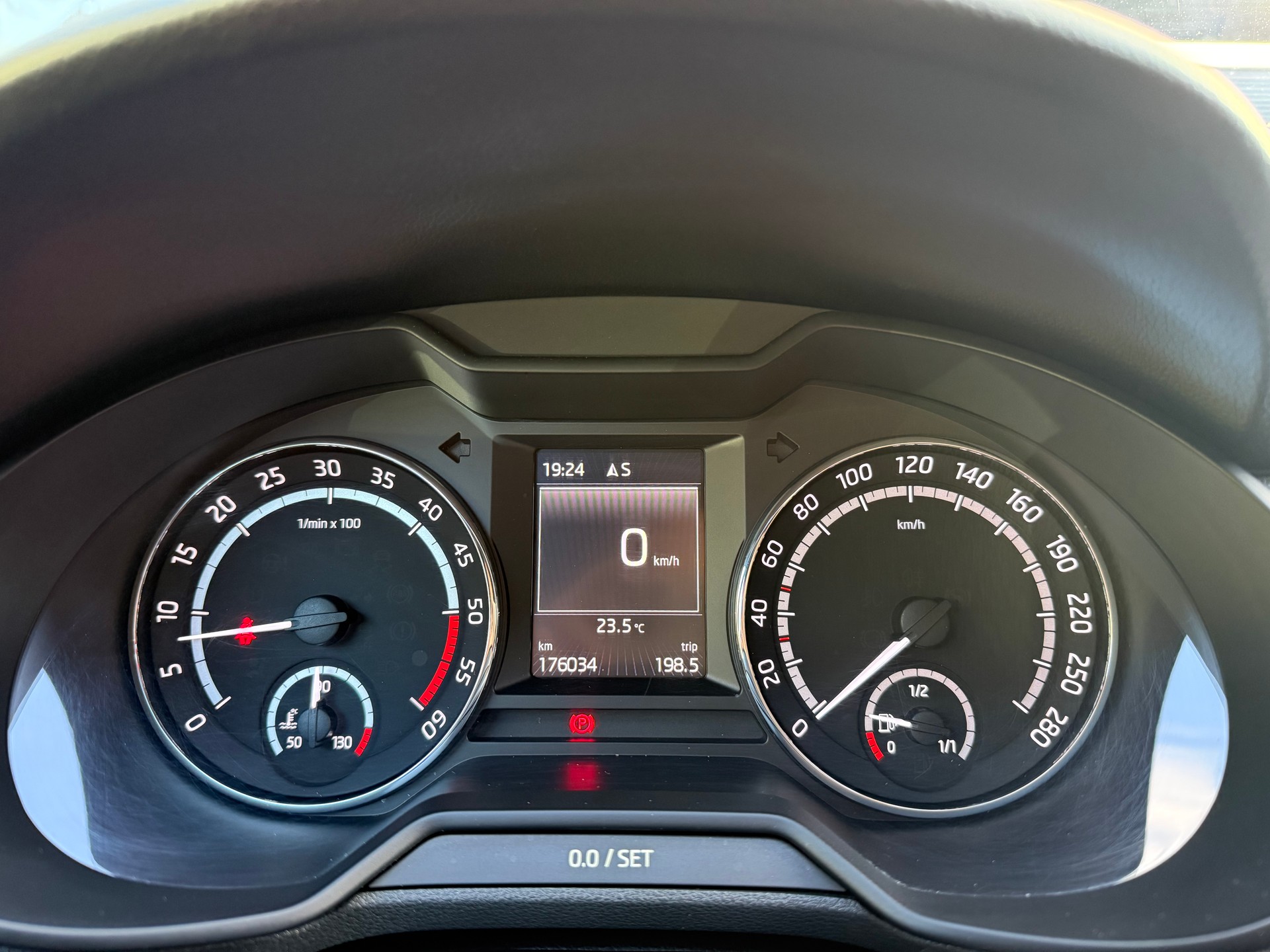 SKODA Octavia Combi 2.0 TDI RS-image-13