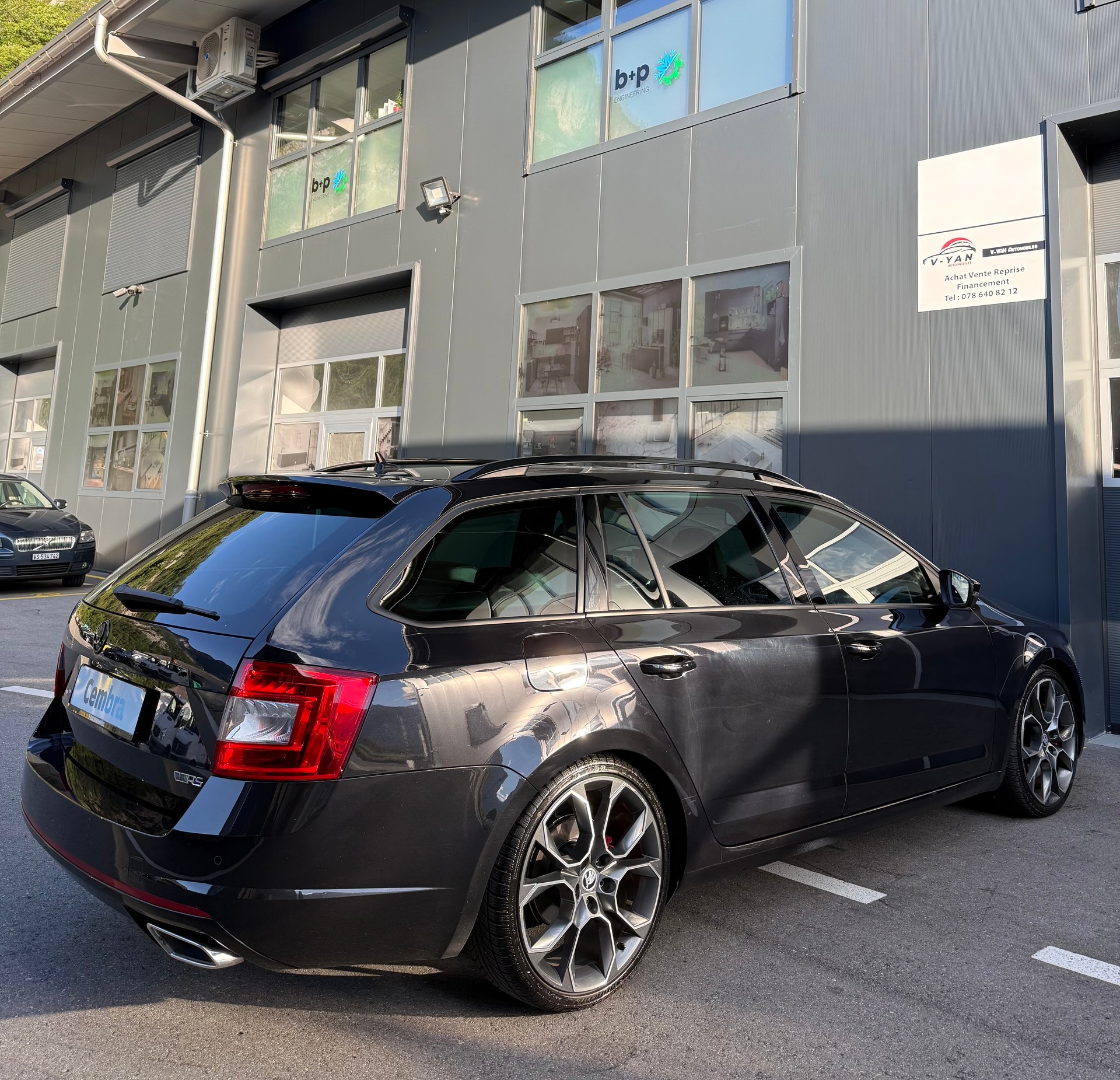 SKODA Octavia Combi 2.0 TDI RS-image-4