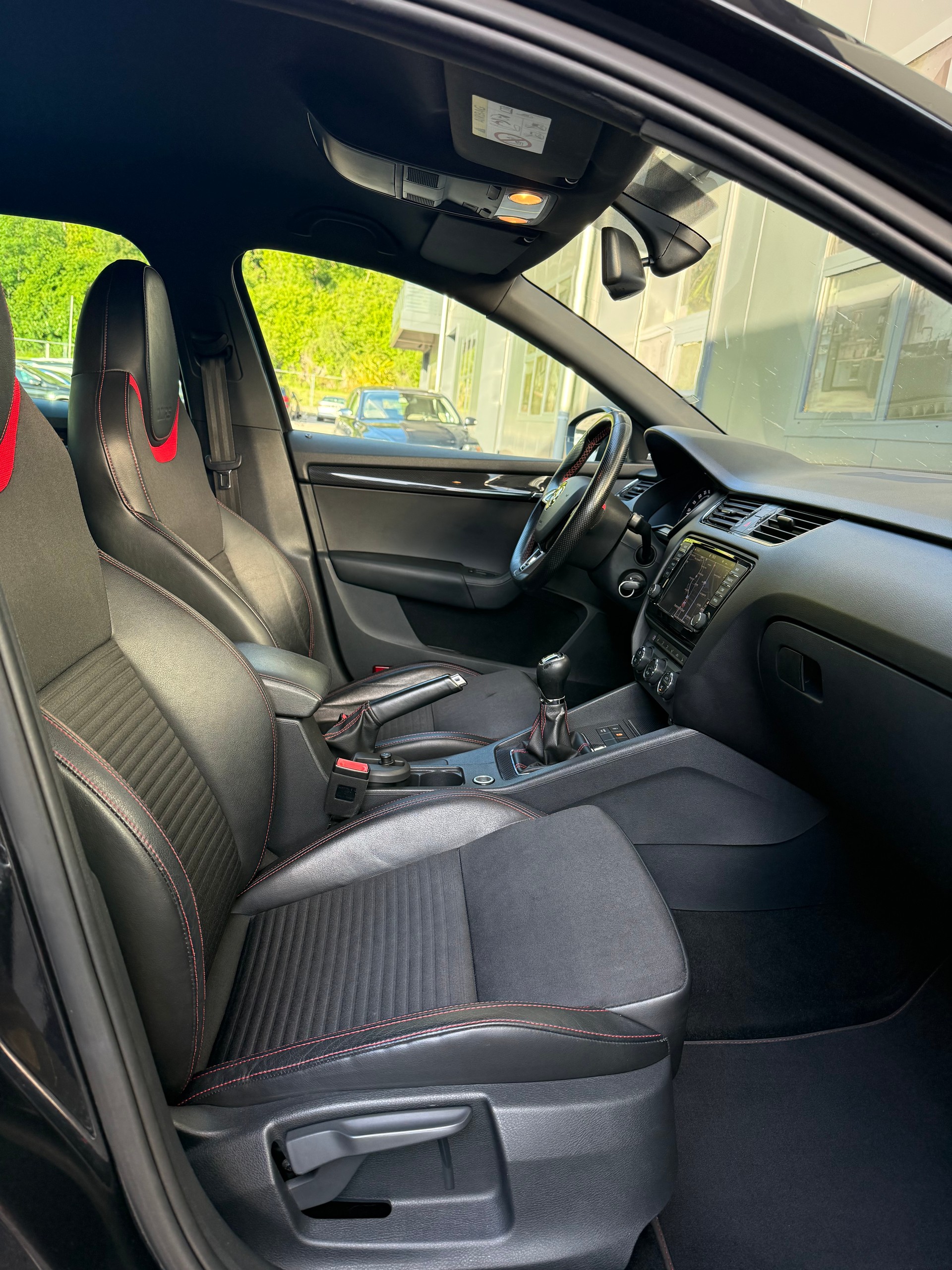 SKODA Octavia Combi 2.0 TDI RS-image-10