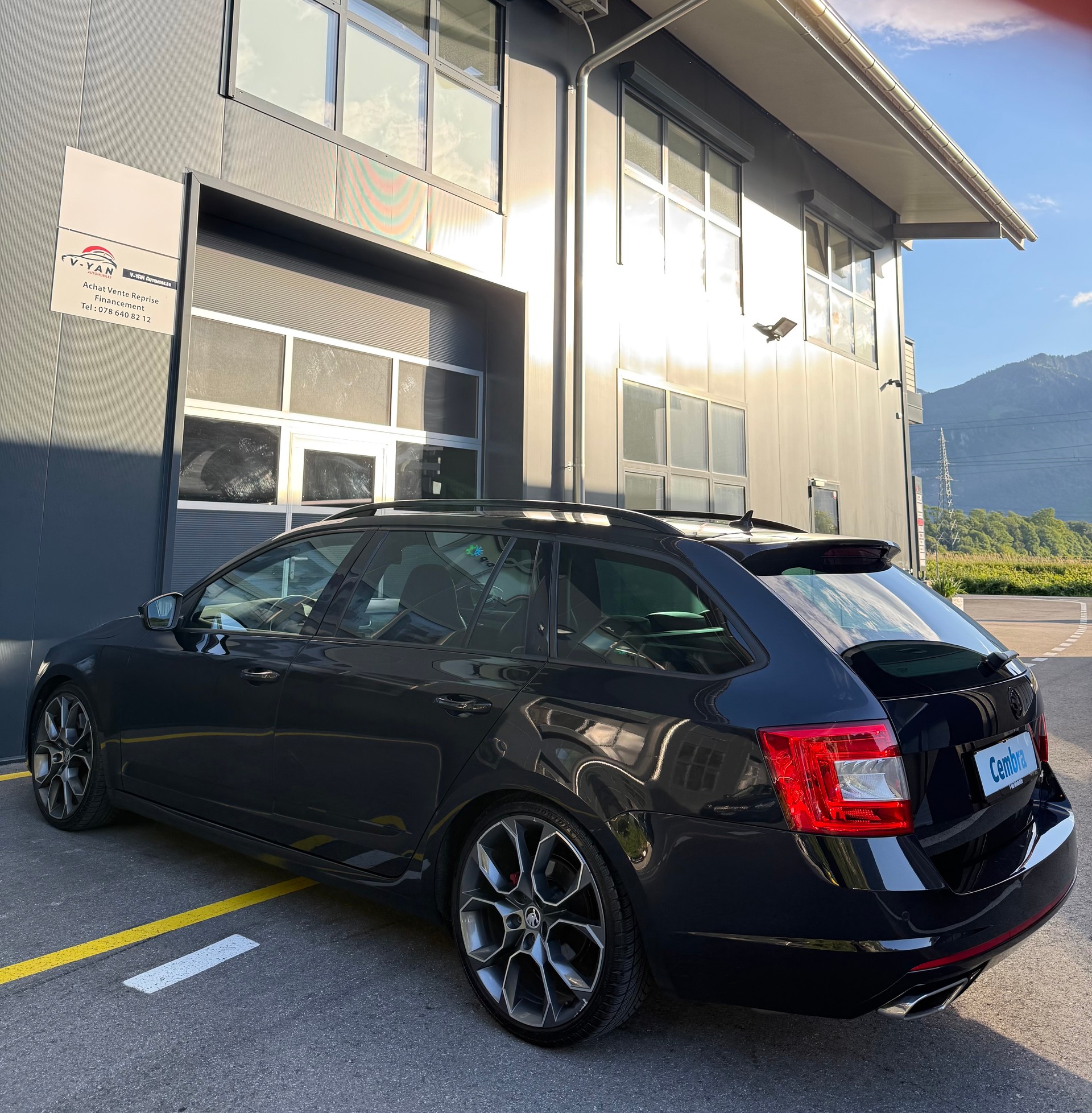 SKODA Octavia Combi 2.0 TDI RS-image-5