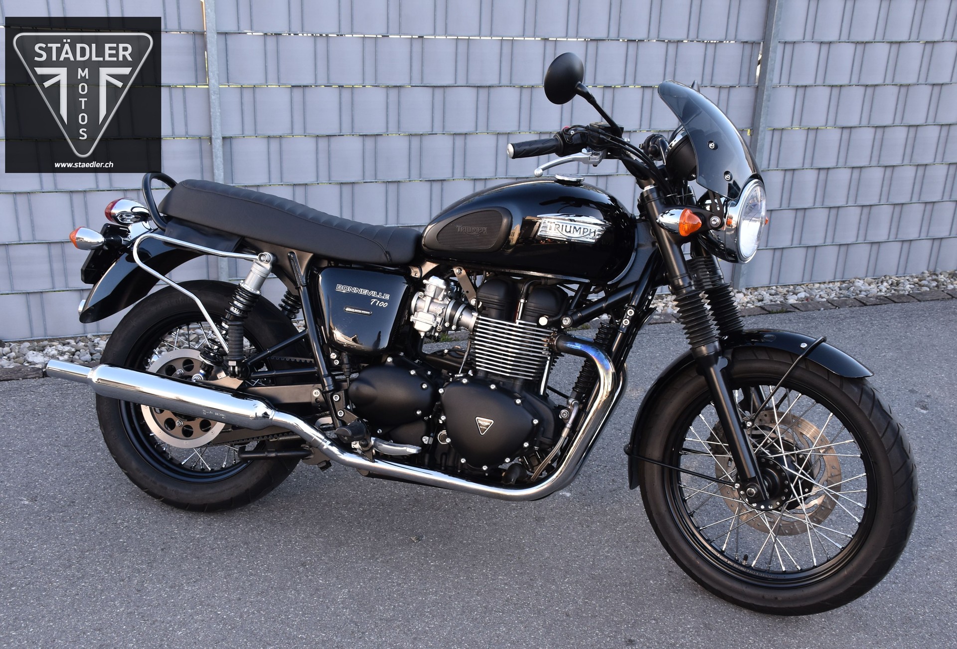 TRIUMPH Bonneville 900 i T 100-image-1