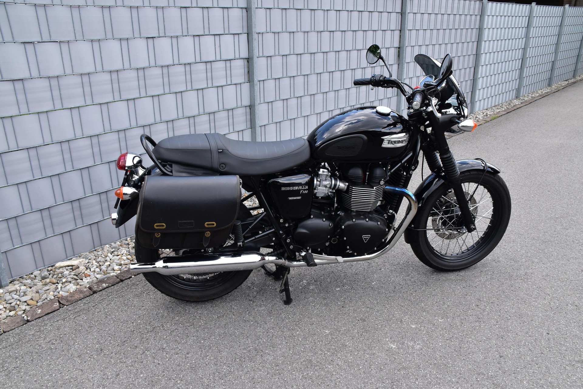 TRIUMPH Bonneville 900 i T 100-image-12