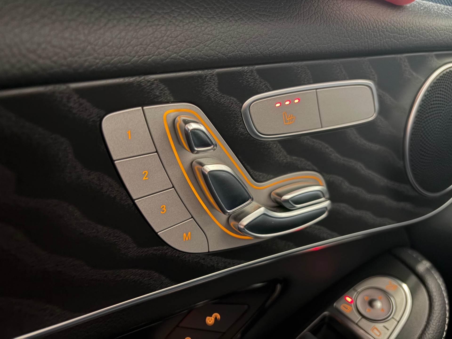 MERCEDES-BENZ GLC 250 4Matic 9G-Tronic-image-12