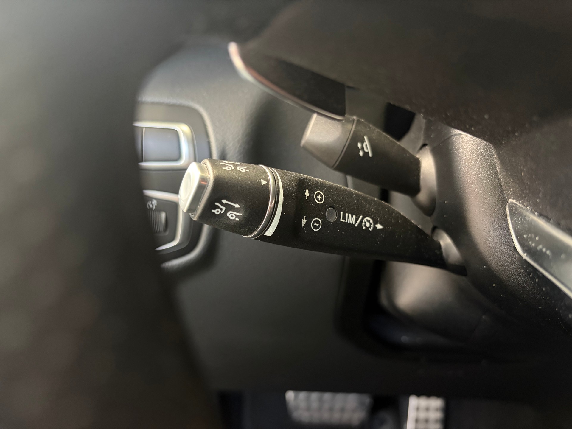 MERCEDES-BENZ GLC 250 4Matic 9G-Tronic-image-8