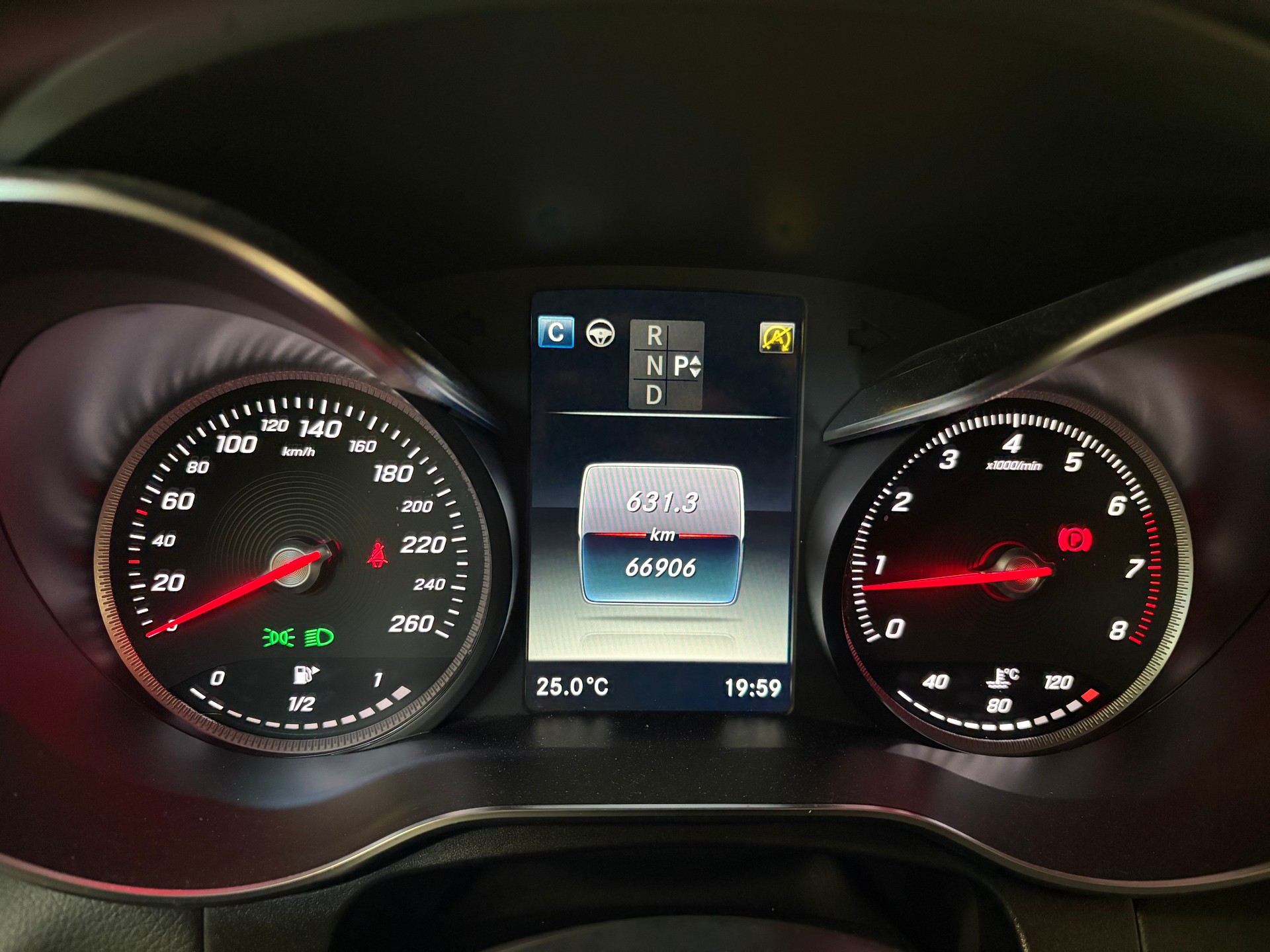 MERCEDES-BENZ GLC 250 4Matic 9G-Tronic-image-9