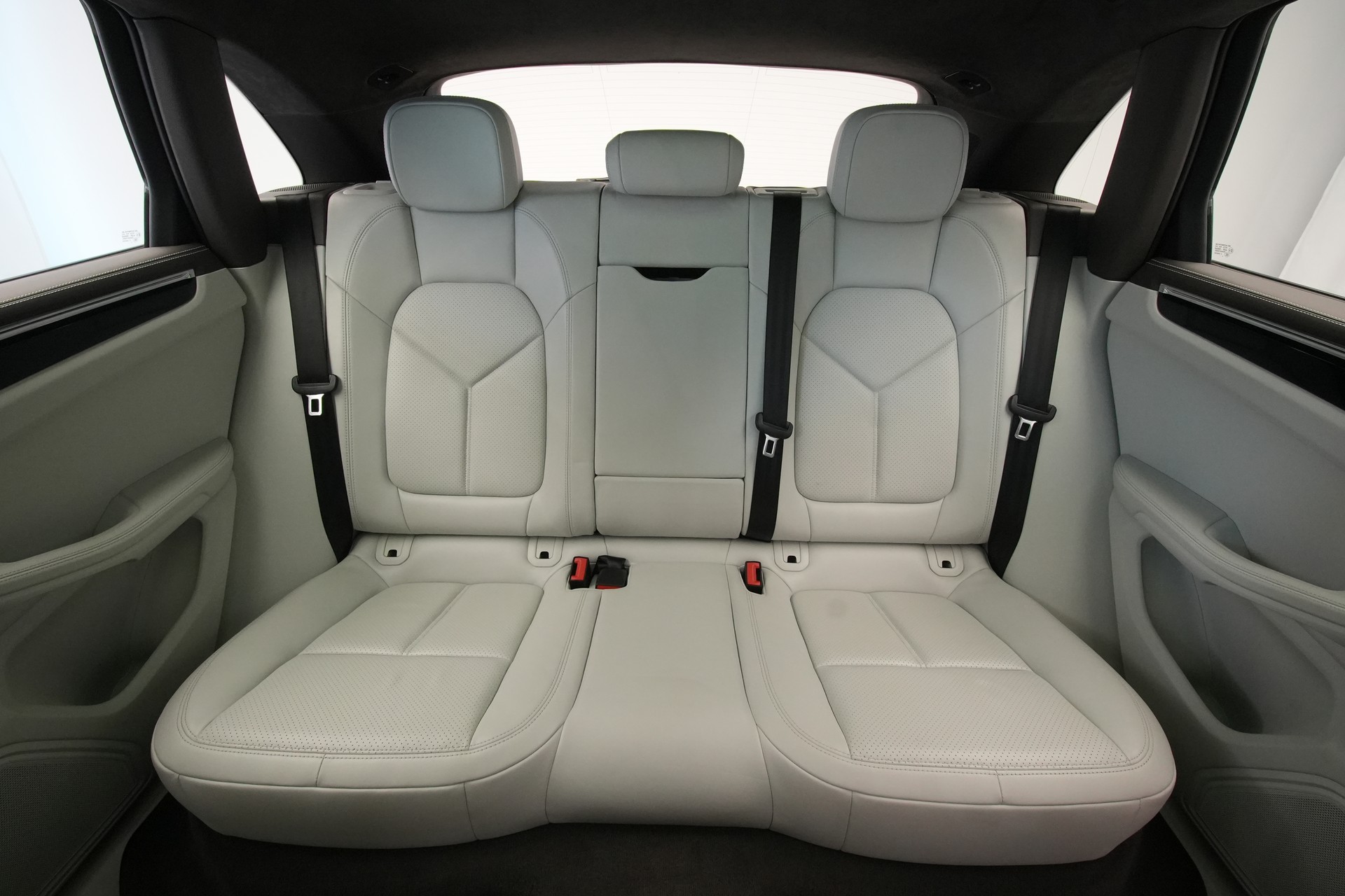 PORSCHE Macan Turbo PDK *CH-Fahrzeug* *Chrono*-image-17