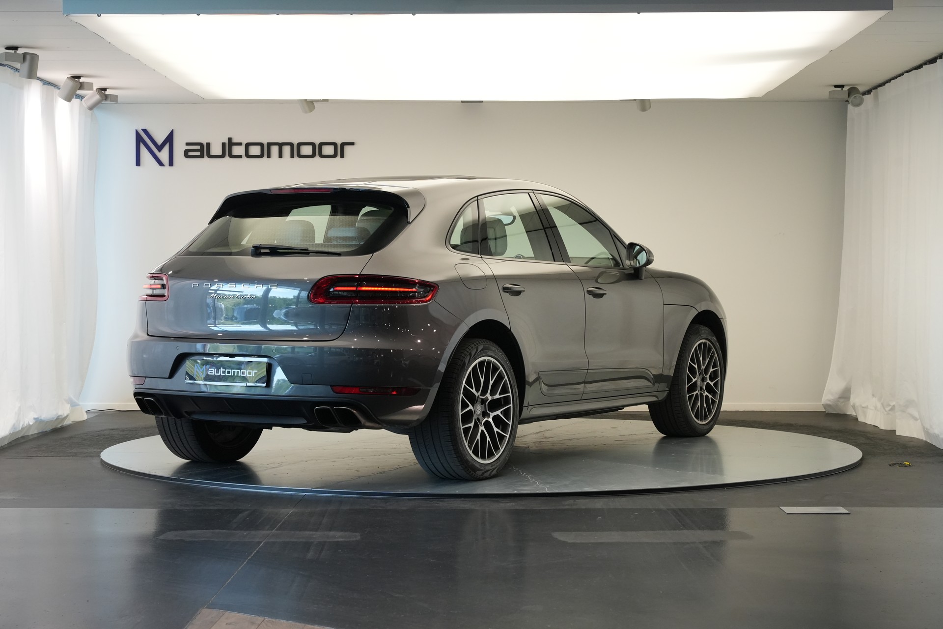 PORSCHE Macan Turbo PDK *CH-Fahrzeug* *Chrono*-image-4