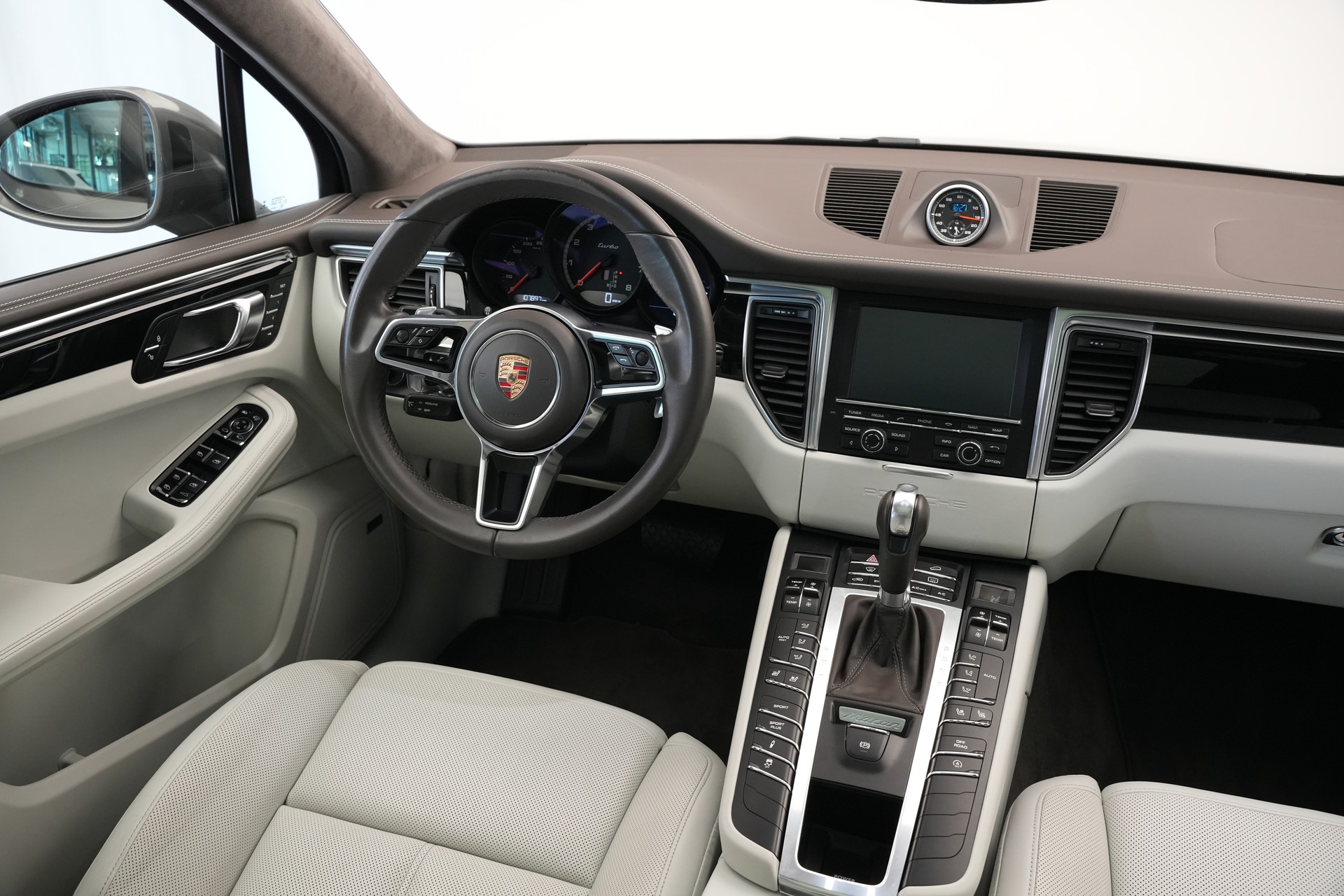 PORSCHE Macan Turbo PDK *CH-Fahrzeug* *Chrono*-image-14