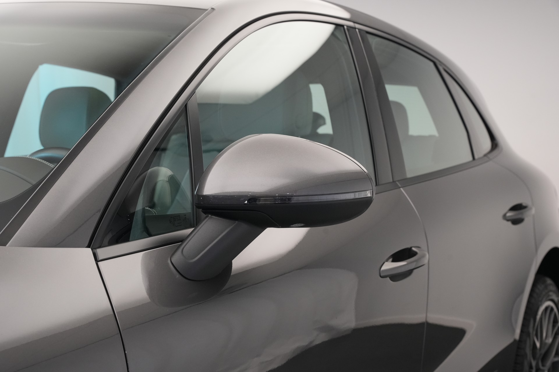 PORSCHE Macan Turbo PDK *CH-Fahrzeug* *Chrono*-image-38