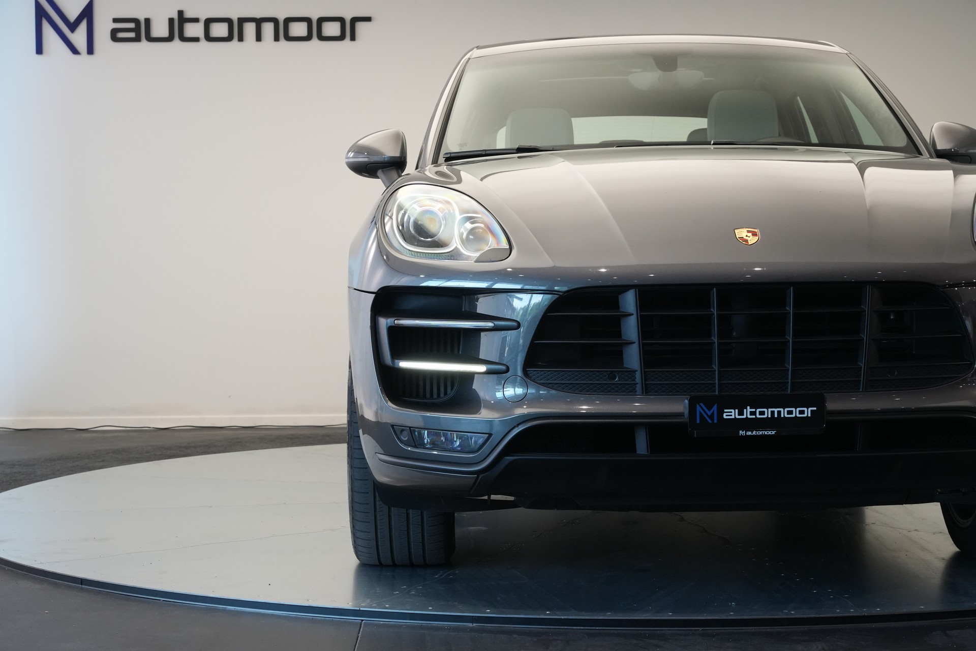 PORSCHE Macan Turbo PDK *CH-Fahrzeug* *Chrono*-image-36
