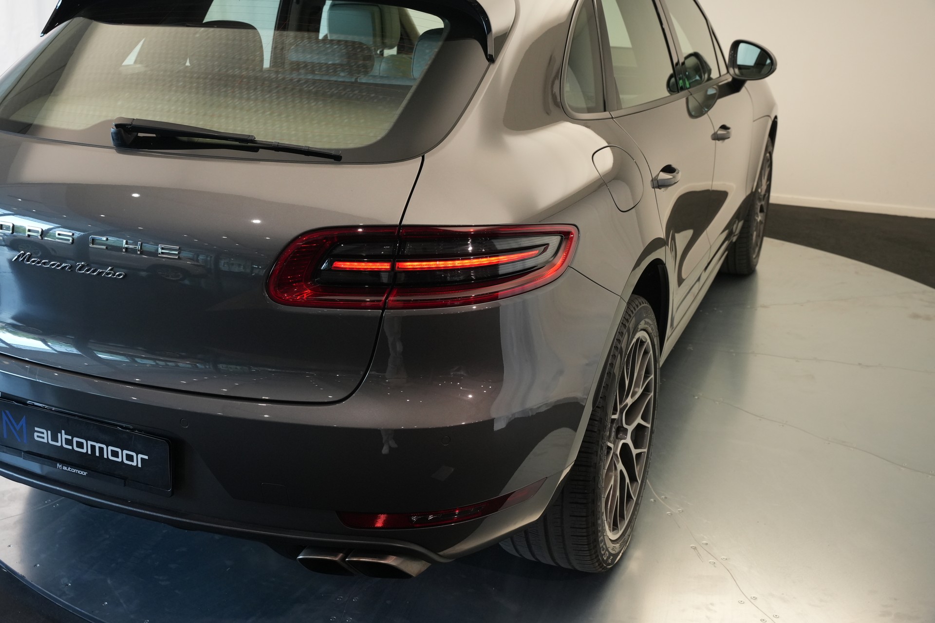 PORSCHE Macan Turbo PDK *CH-Fahrzeug* *Chrono*-image-41