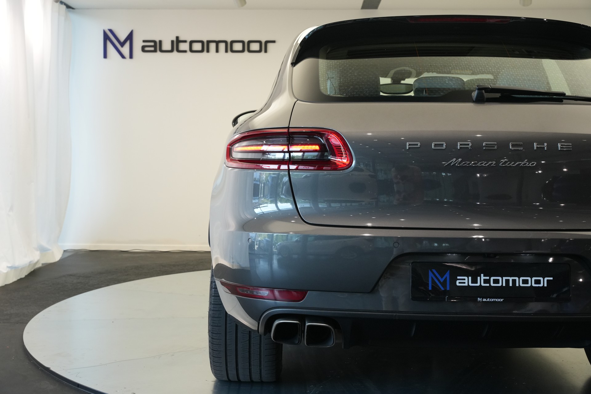 PORSCHE Macan Turbo PDK *CH-Fahrzeug* *Chrono*-image-40