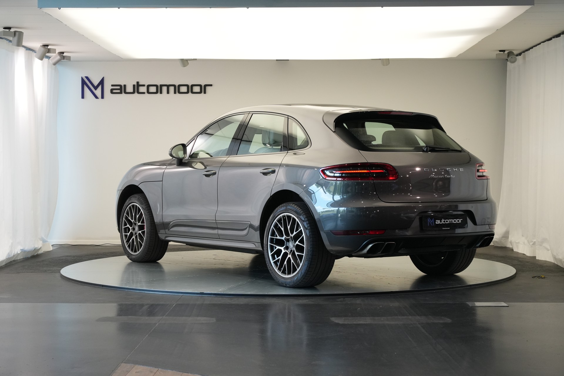 PORSCHE Macan Turbo PDK *CH-Fahrzeug* *Chrono*-image-6