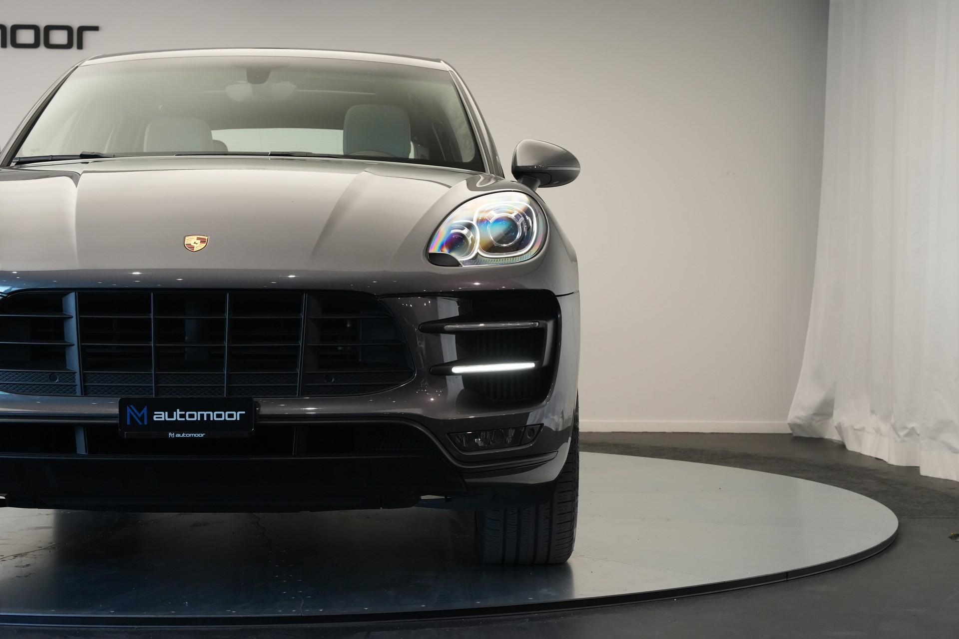 PORSCHE Macan Turbo PDK *CH-Fahrzeug* *Chrono*-image-9