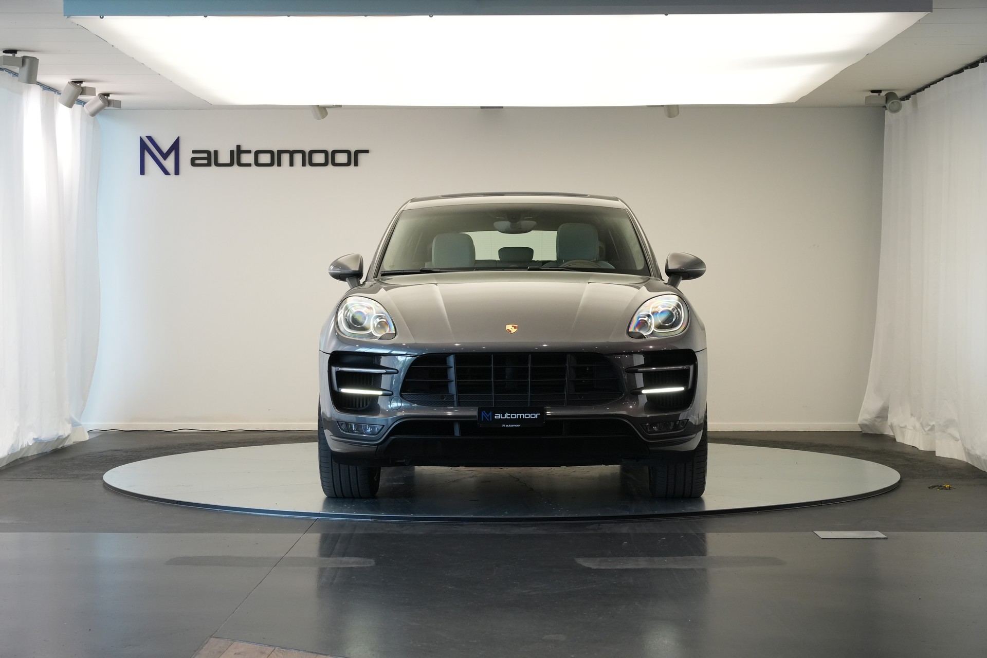 PORSCHE Macan Turbo PDK *CH-Fahrzeug* *Chrono*-showroom-element-1