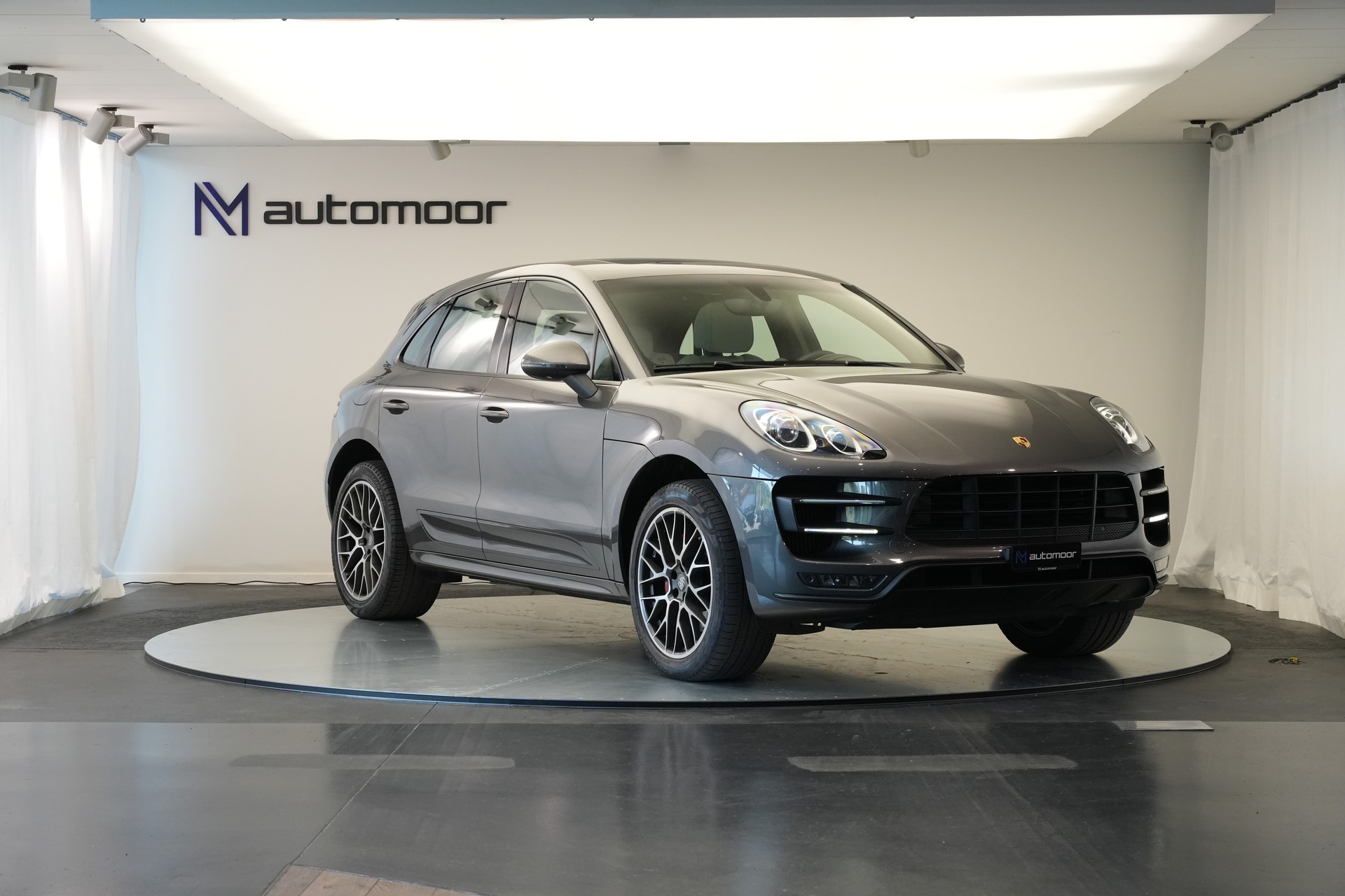 PORSCHE Macan Turbo PDK *CH-Fahrzeug* *Chrono*-showroom-element-2