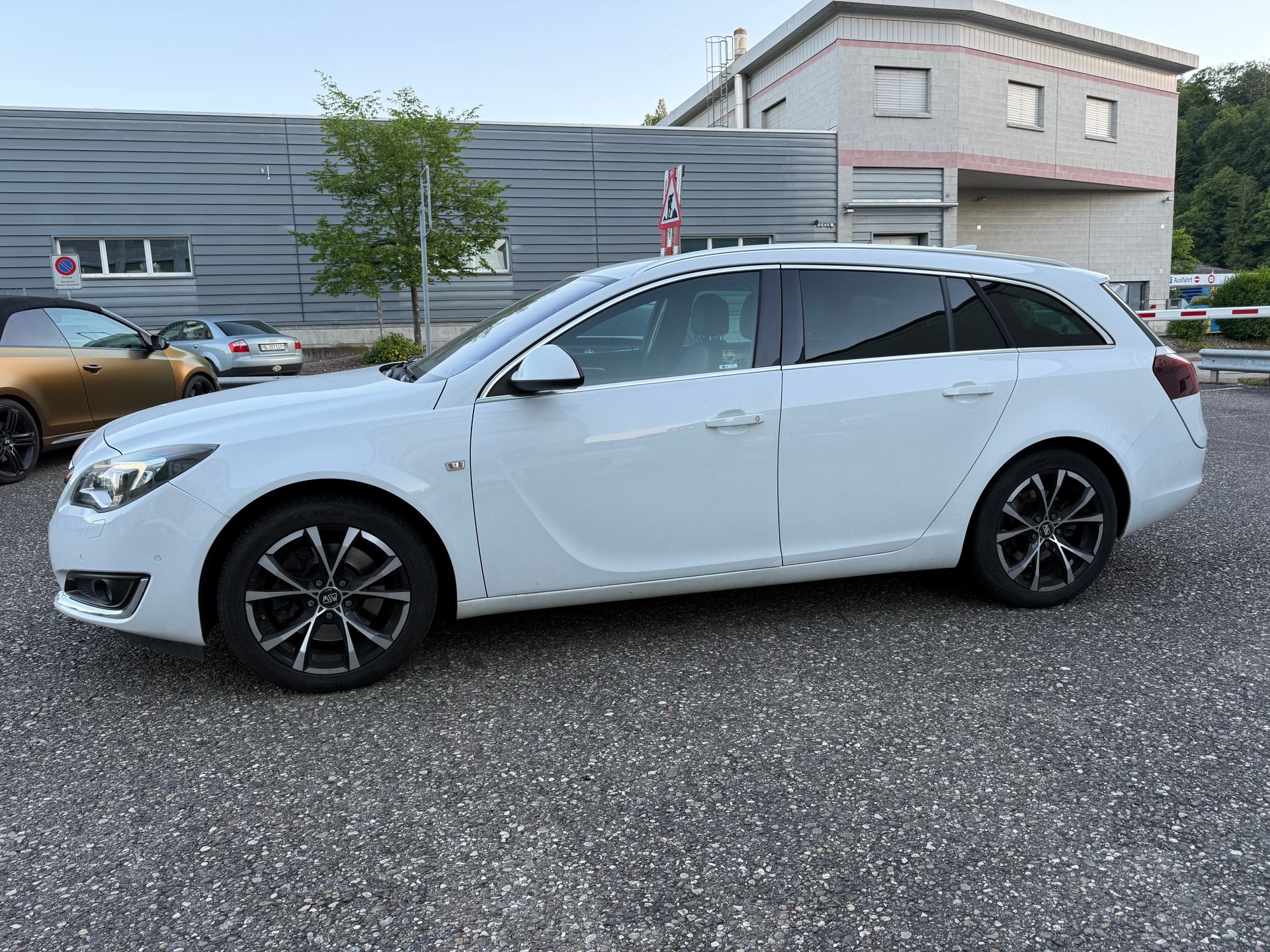 OPEL Insignia ST 2.0 Turbo Sport 4WD Aut.-image-2