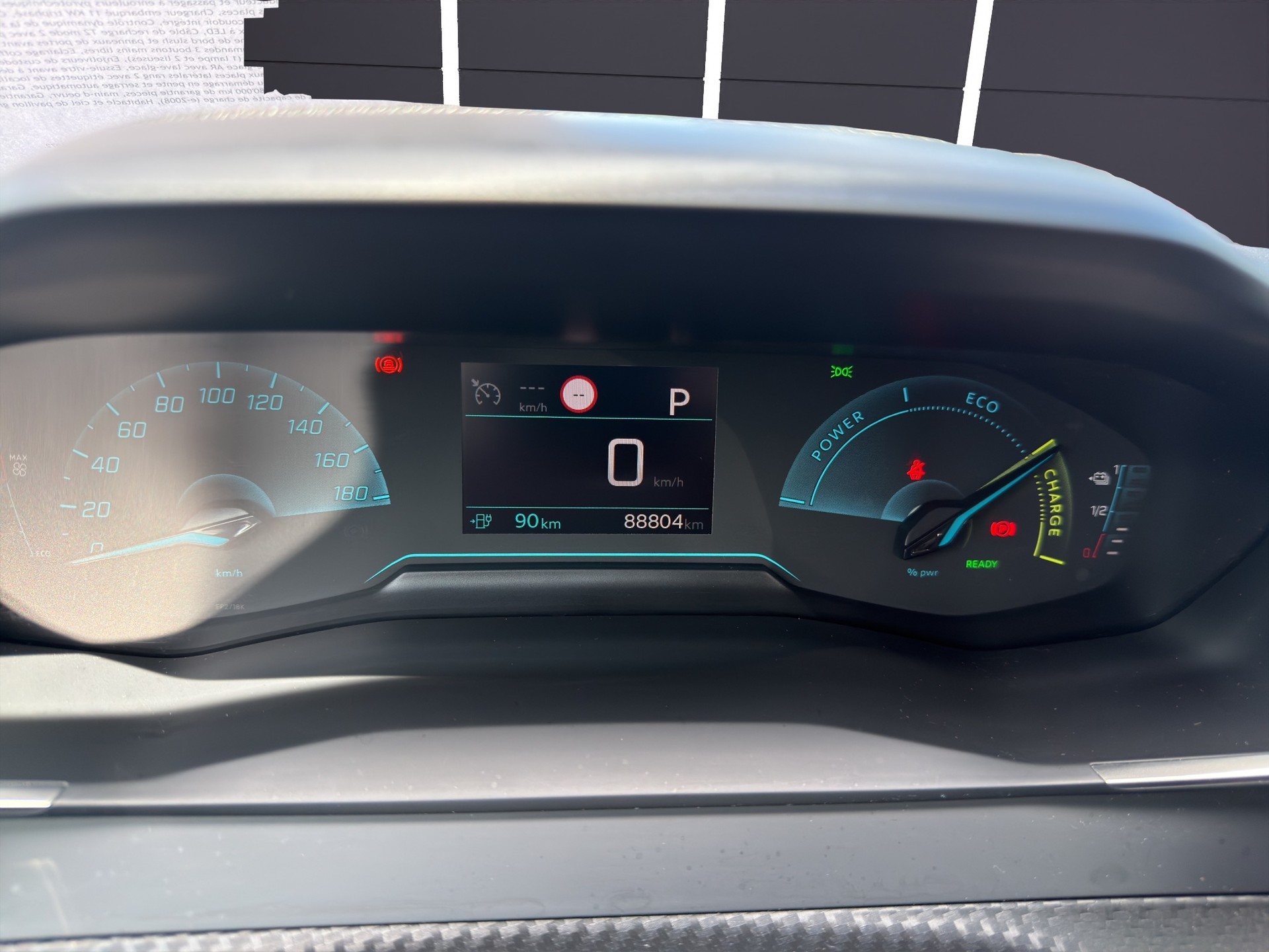 PEUGEOT 2008 e Active-image-8