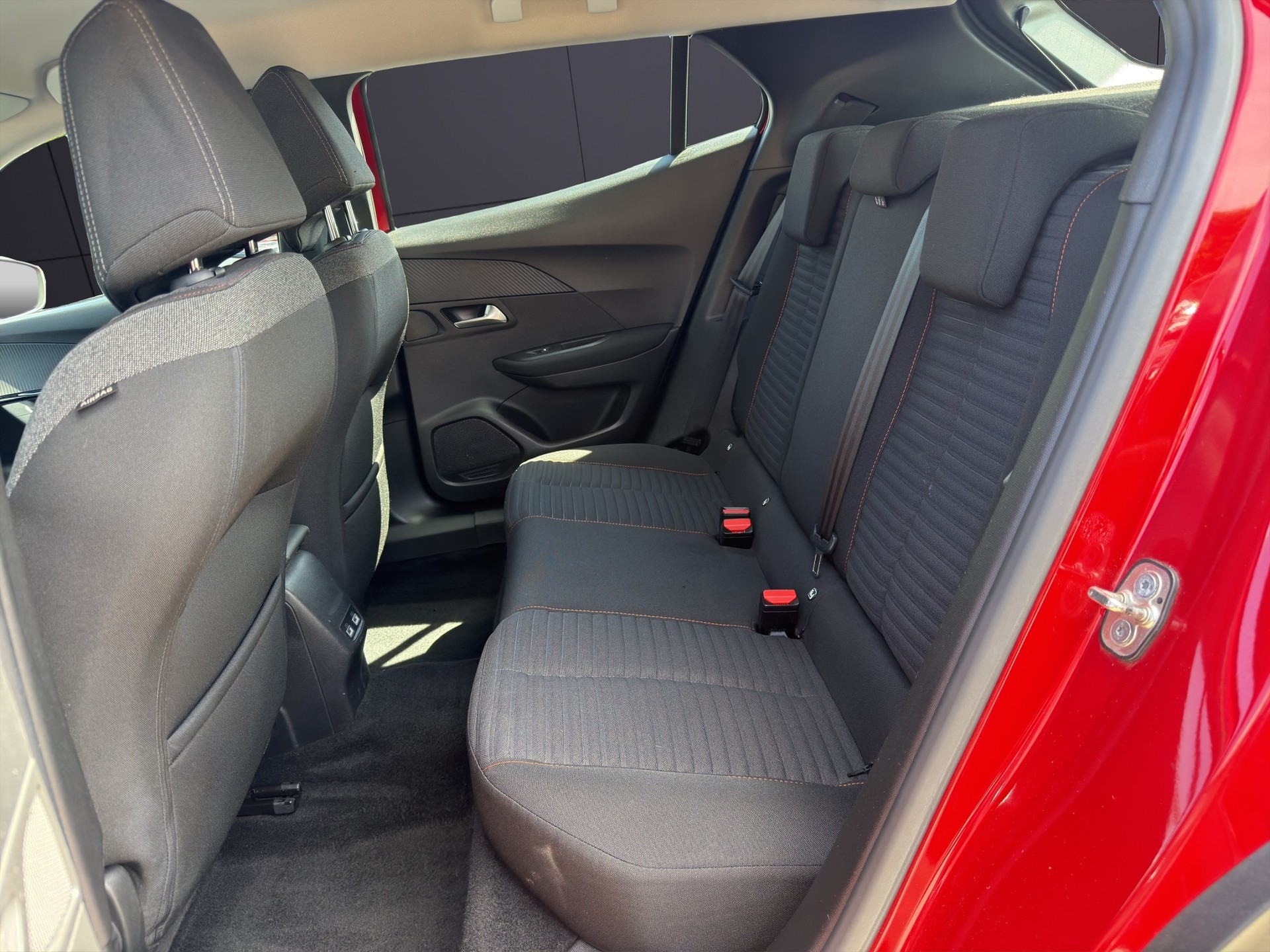 PEUGEOT 2008 e Active-image-6