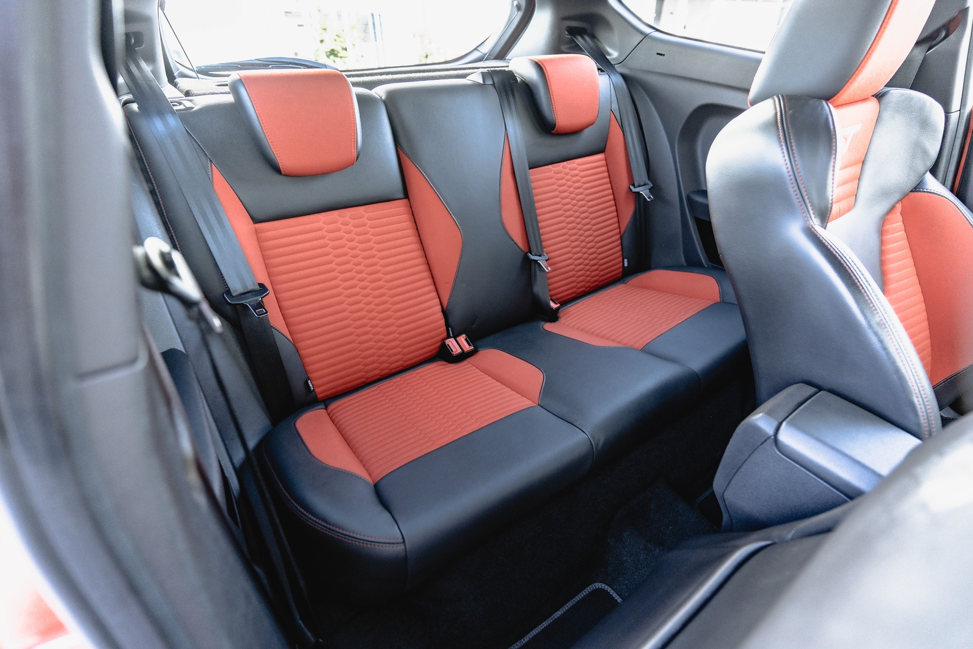 FORD Fiesta 1.6 SCTi ST-2 * AB MFK * TRAUMHAFTE AUSSTATUNG * 8-FACH BEREIFT *-image-23